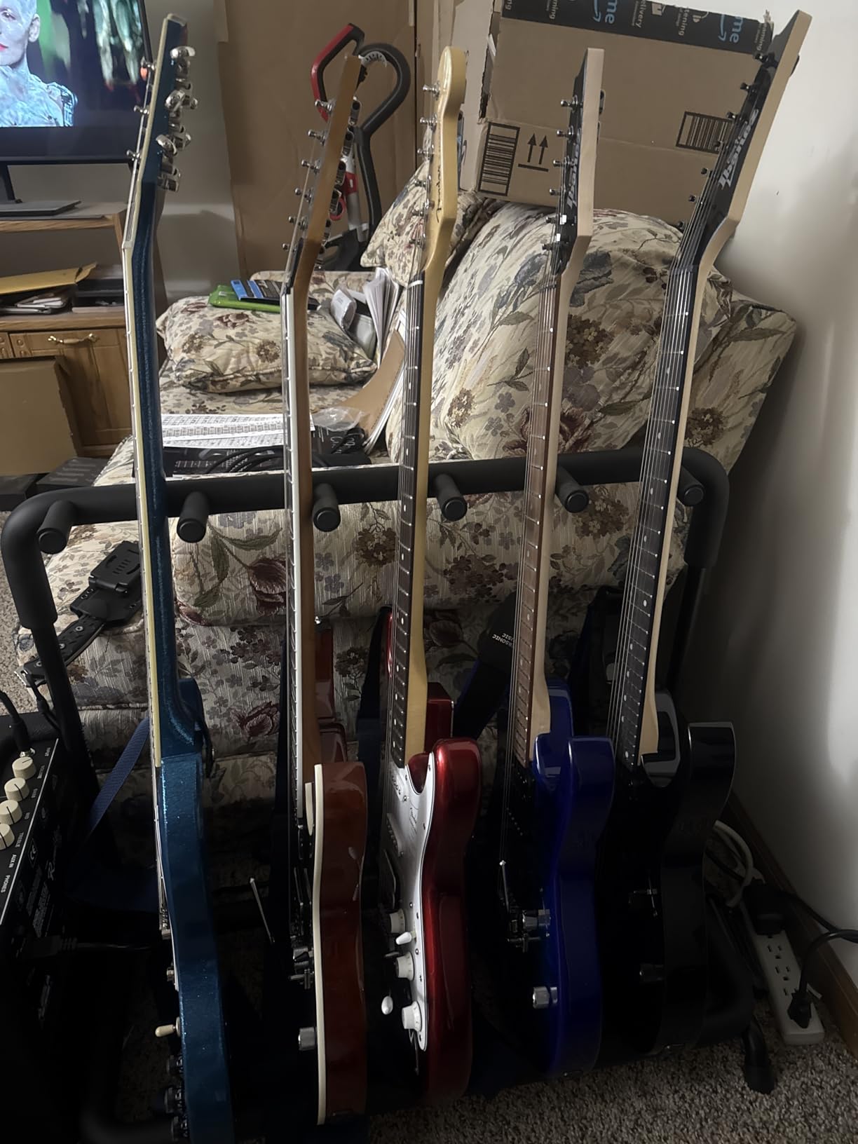 CAHAYA Multi Guitar Rack: 3 Holder Stand, Universal Guitar Display Rack With Thick Rubber Padding for Classical, Acoustic and Electric Guitars & Bass CY0344 customer photo 1