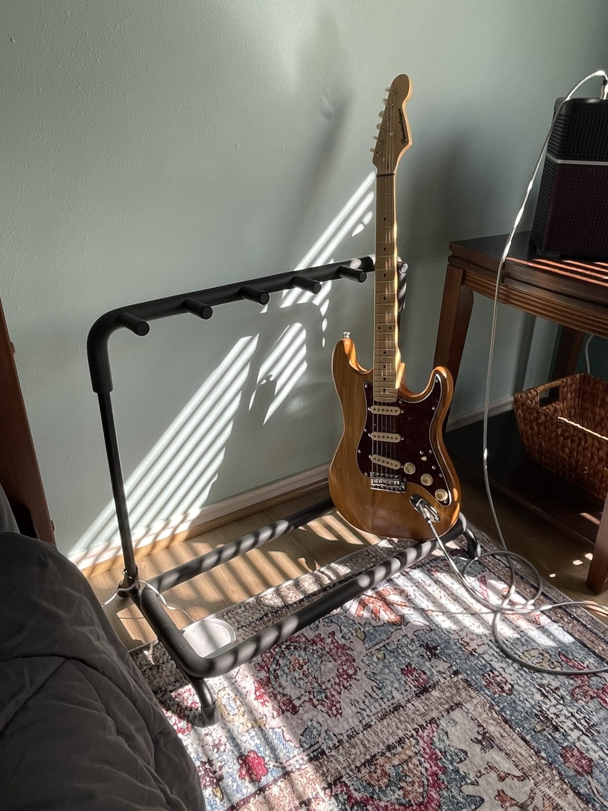 CAHAYA Multi Guitar Rack: 3 Holder Stand, Universal Guitar Display Rack With Thick Rubber Padding for Classical, Acoustic and Electric Guitars & Bass CY0344 customer photo 2