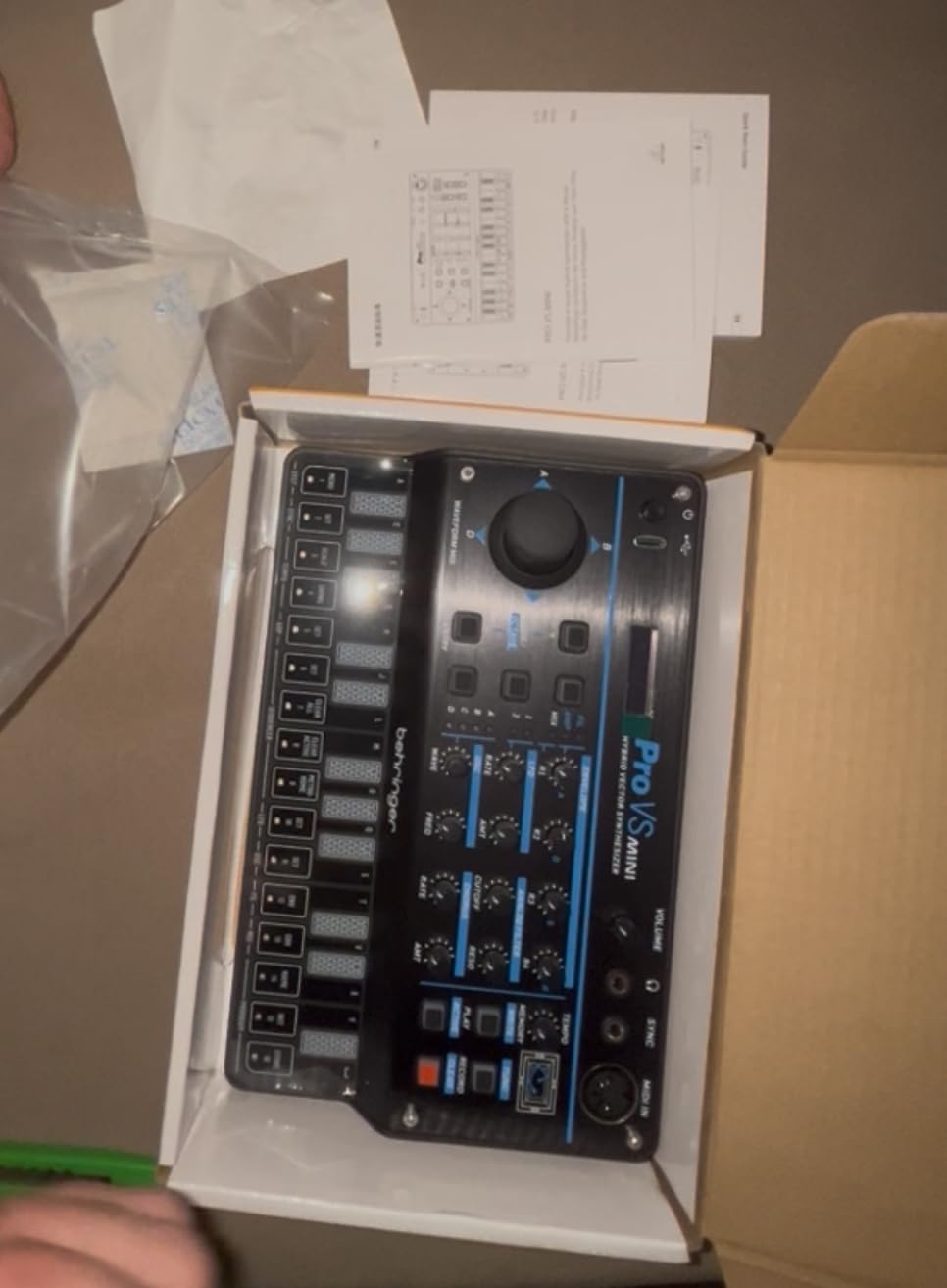 Behringer Pro VS Mini Portable 5-Voice Hybrid Synthesizer with 4 Vector Morphing Oscillators Per Voice customer photo 1