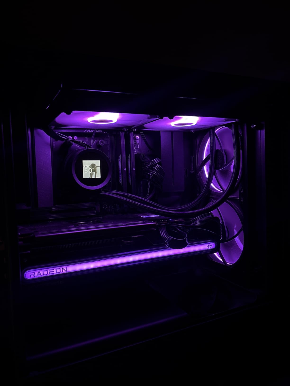 11330-01-20G Nitro+ AMD Radeon RX 7800 XT Gaming Graphics Card with 16GB GDDR6, AMD RDNA 3 customer photo 2