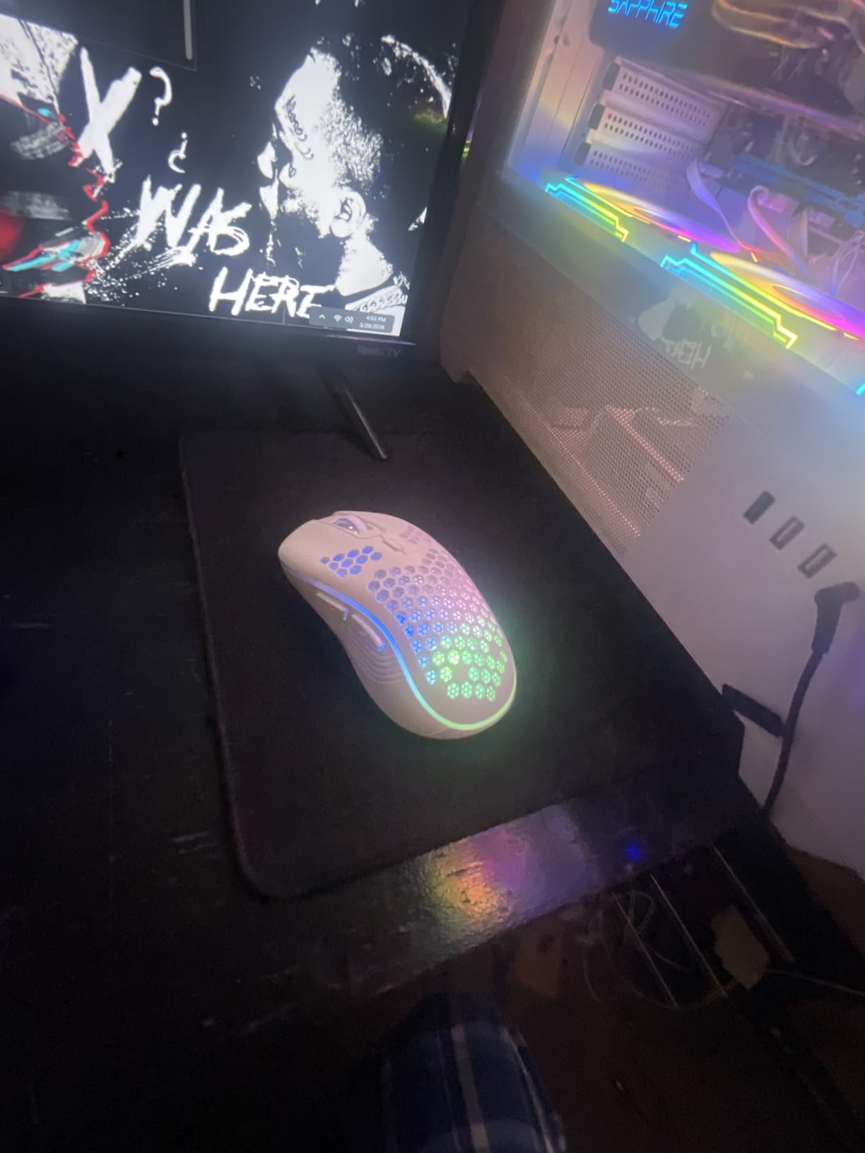 MELOGAGA Wireless Gaming Mouse Honeycomb 2.4G USB Cordless Mouse RGB Rechargeable PC Game Mice with 7-Color LED Lights, 4 Adjustable DPI for Windows Laptop Desktop Computers (Black) customer photo 1