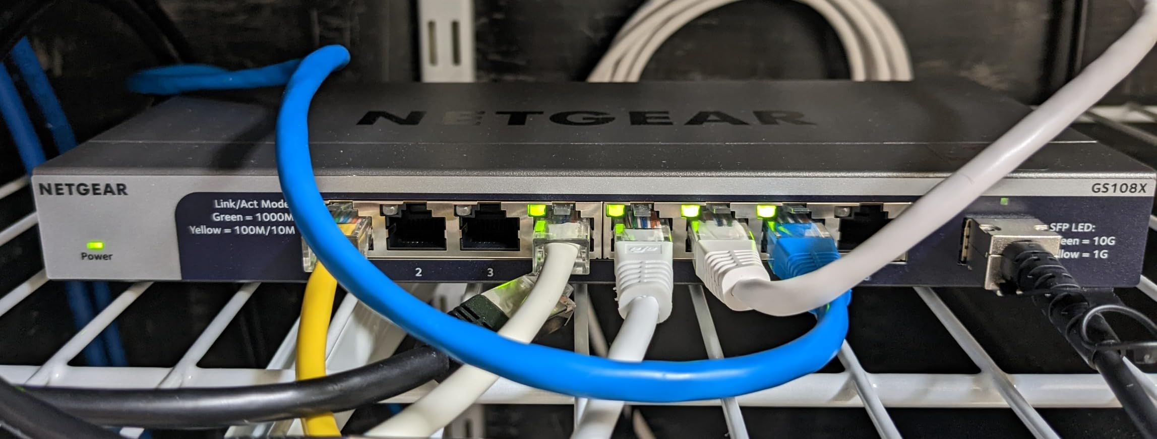 NETGEAR 8-Port 1G/10G Gigabit Ethernet Unmanaged Switch (GS108X) - with 1 x 10G SFP+ customer photo 1
