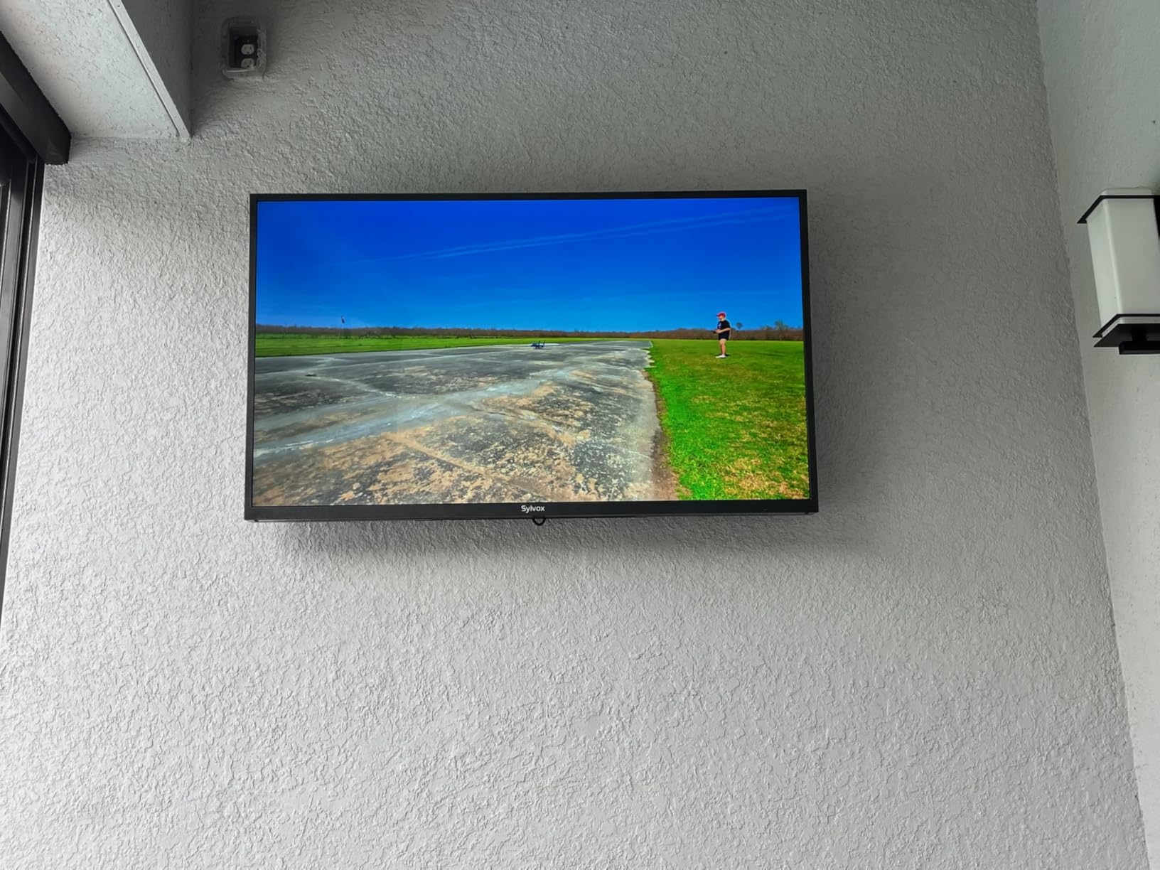 SYLVOX Smart Outdoor TV, 75 inch Outdoor Television Upgraded Google TV, 4K Weatherproof Outside TV, IP56 Waterproof, Google Assistant, Chromecast, 1000 nit Brightness for Partial Sun (Deck Pro 3.0) customer photo 1