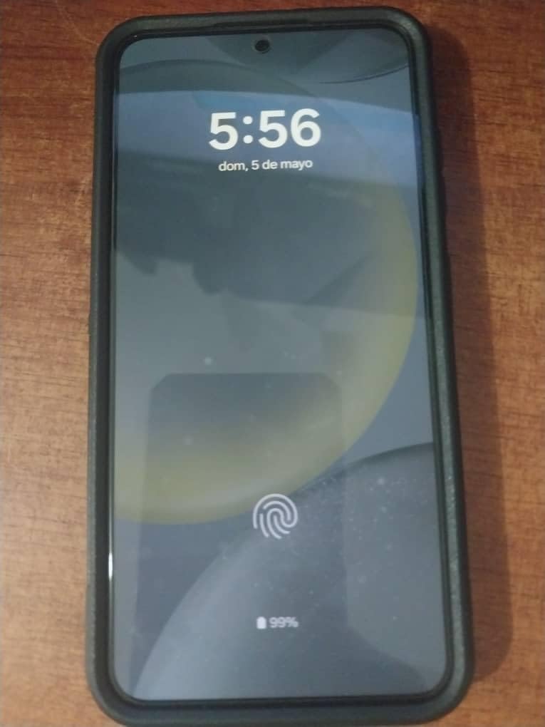 Samsung Galaxy S24 Cell Phone, 128GB AI Smartphone, Unlocked Android, 50MP Camera, Fast Processor, Long Battery Life, AMOLED Display, US Version, 2024, Cobalt Violet customer photo 1