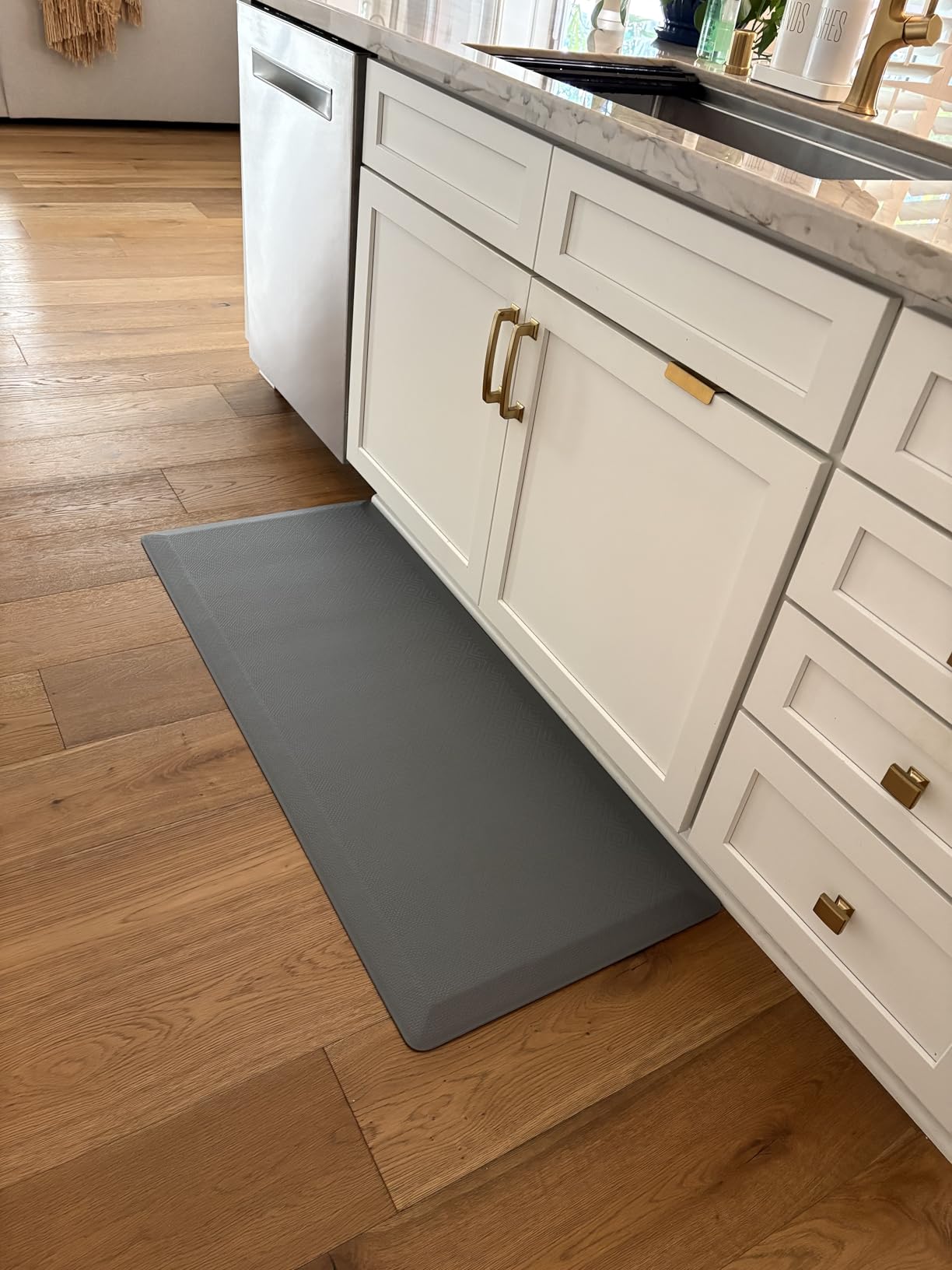 Ophinei Kitchen Mats for Floor, 3/4 inch Thick, 20x32 Anti Fatigue Cushioned Mat, Kitchen Rugs, Waterproof, Comfort Ergonomic Standing Mat for Office, Home, Sink, Black Non-Slip Ridged Bottom customer photo 2