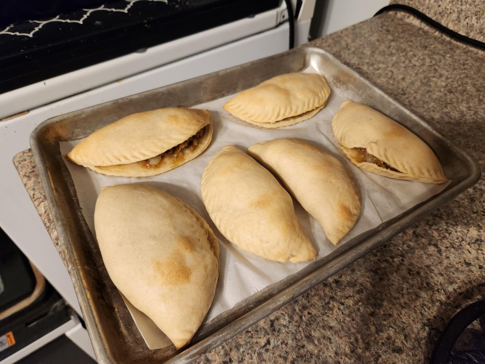 Empanada Maker Press, 6-Inch Extra Large Dumpling Maker Set with Dough Cutter, Dumpling Mold Set for Pierogi, Pastelitos, Calzone, Turnovers, Chinese Dumpling, 5 Sizes (6