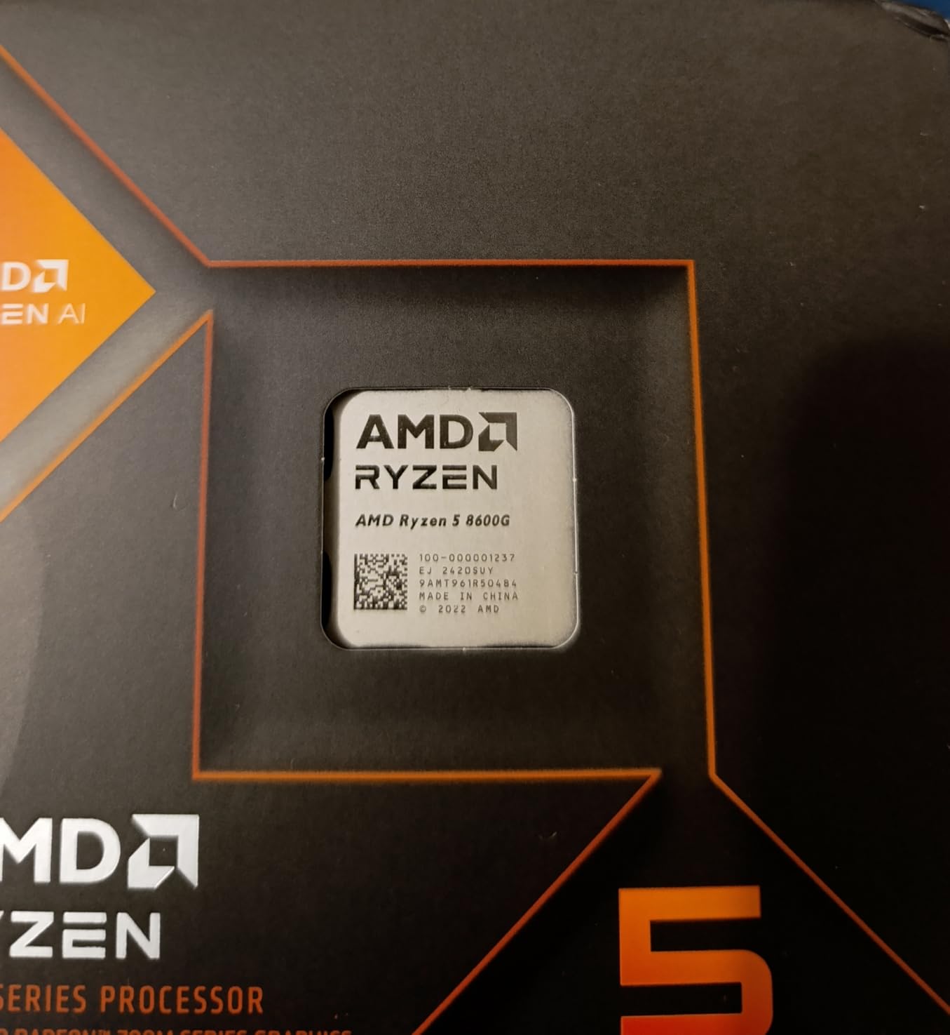AMD Ryzen 5 8600G 6-Core, 12-Thread Desktop Processor with Radeon Graphics customer photo 2