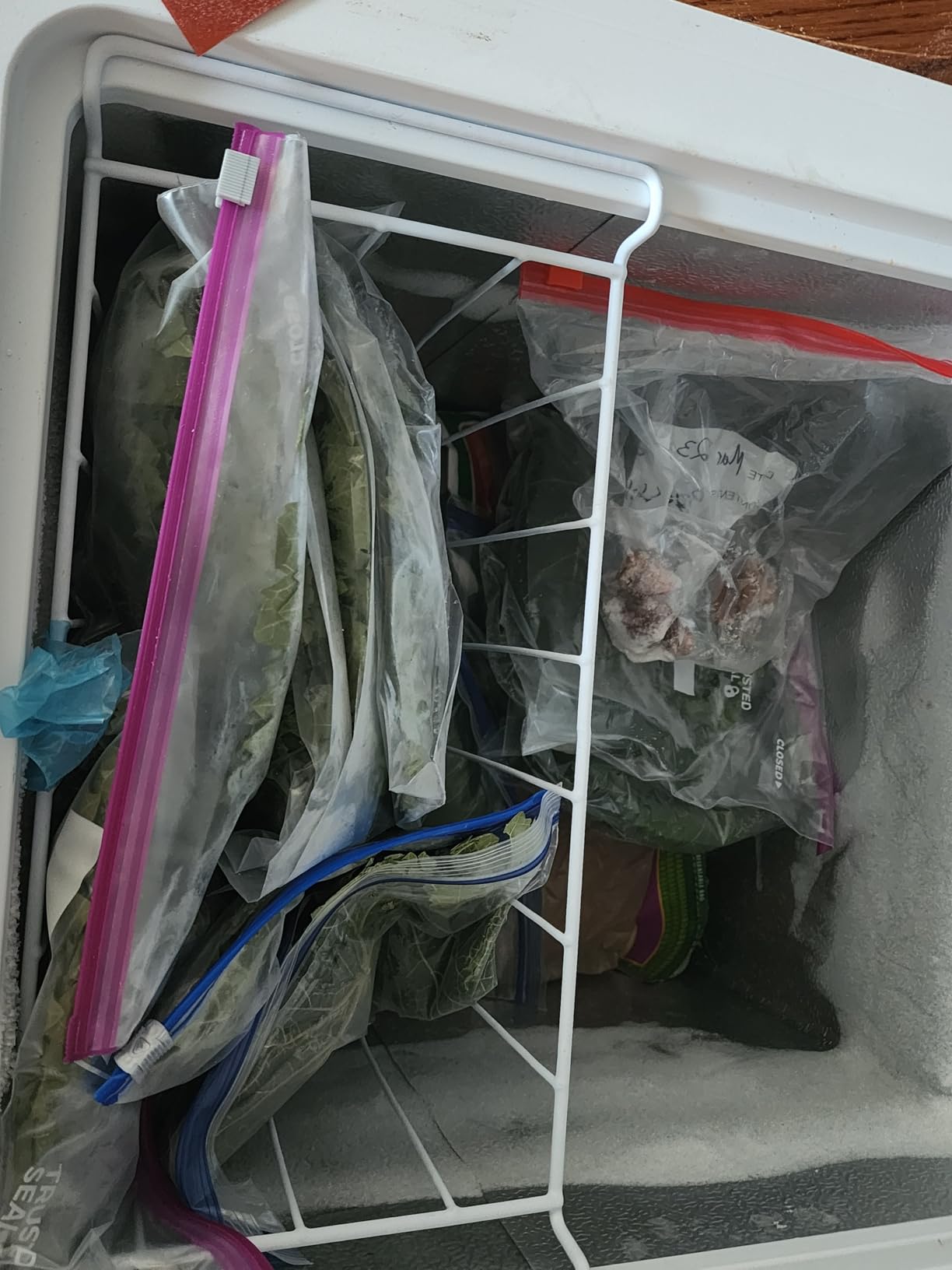 Midea MERC07C4BAWW Chest Freezer, 7.0 Cubic Feet Freezer With Removable Basket, Interior LED Light, Adjustable Temperature, For Kitchen Apartment Office, White customer photo 2