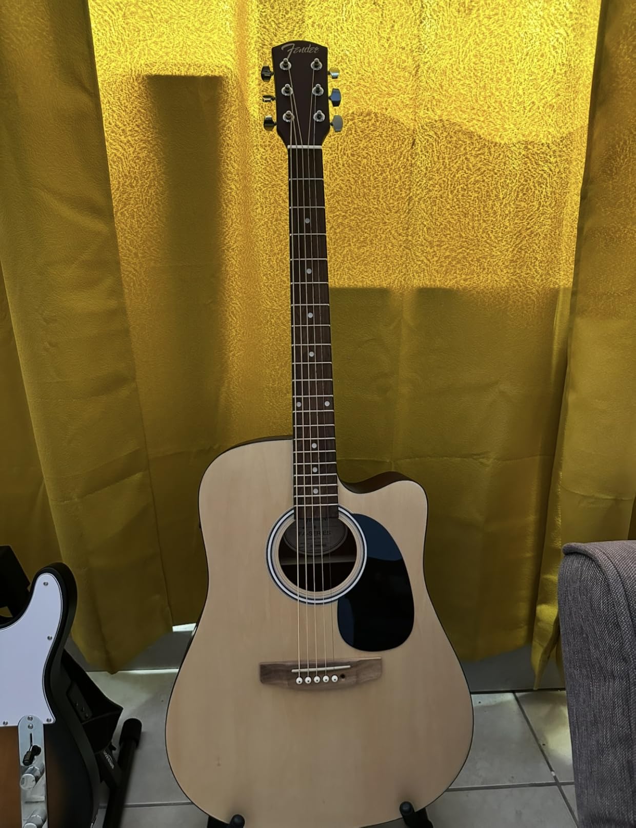 Fender FA-25CE Dreadnought Acoustic Electric Guitar, Beginner Guitar, with 2-Year Warranty, Includes Built-in Tuner and On-Board Volume and Tone Controls, Comes with Free Lessons, Natural customer photo 2