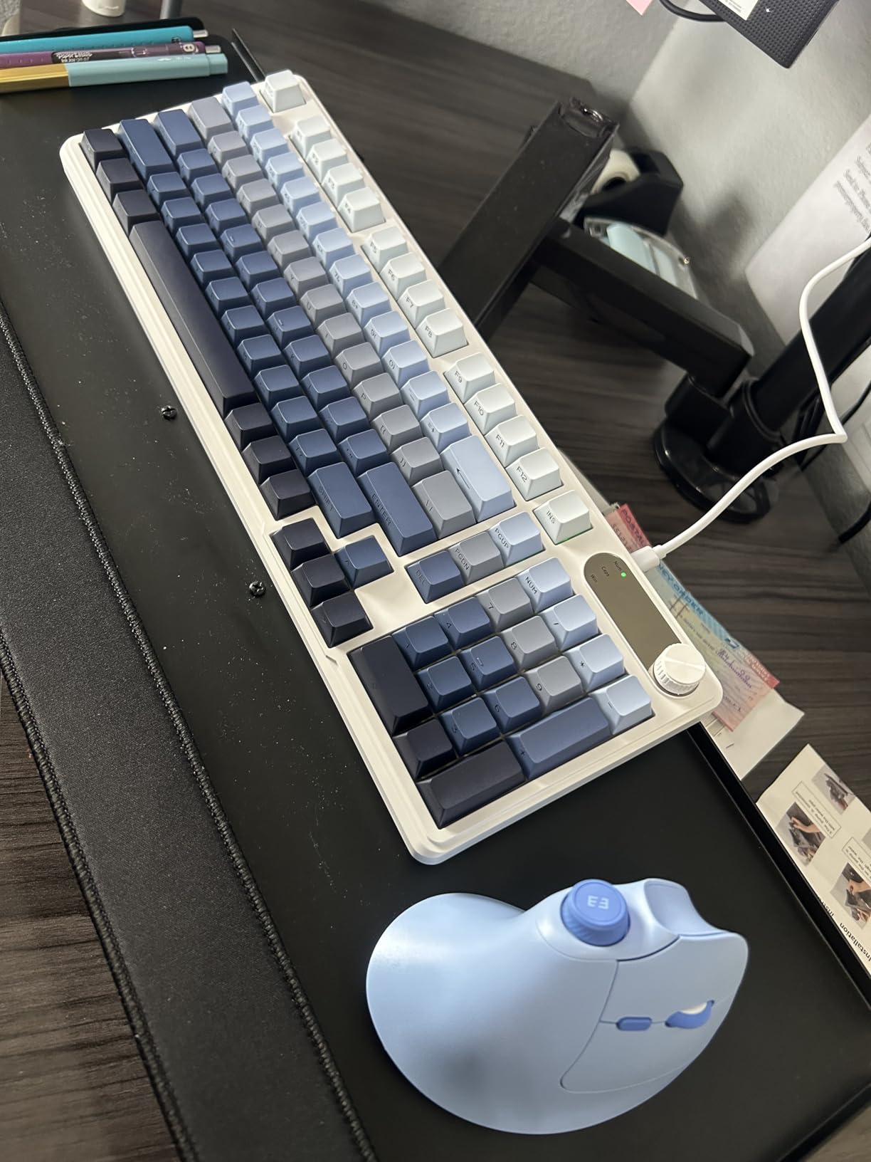 seenda Ergonomic Mouse Wireless, MOU-302 Bluetooth Vertical Mouse Rechargeable, Volume Knob, Quiet Mice with 1000/1600/2400 DPI, 3 Multi-Device Connectivity for Computer/PC/Laptop/Mac, Purple customer photo 2
