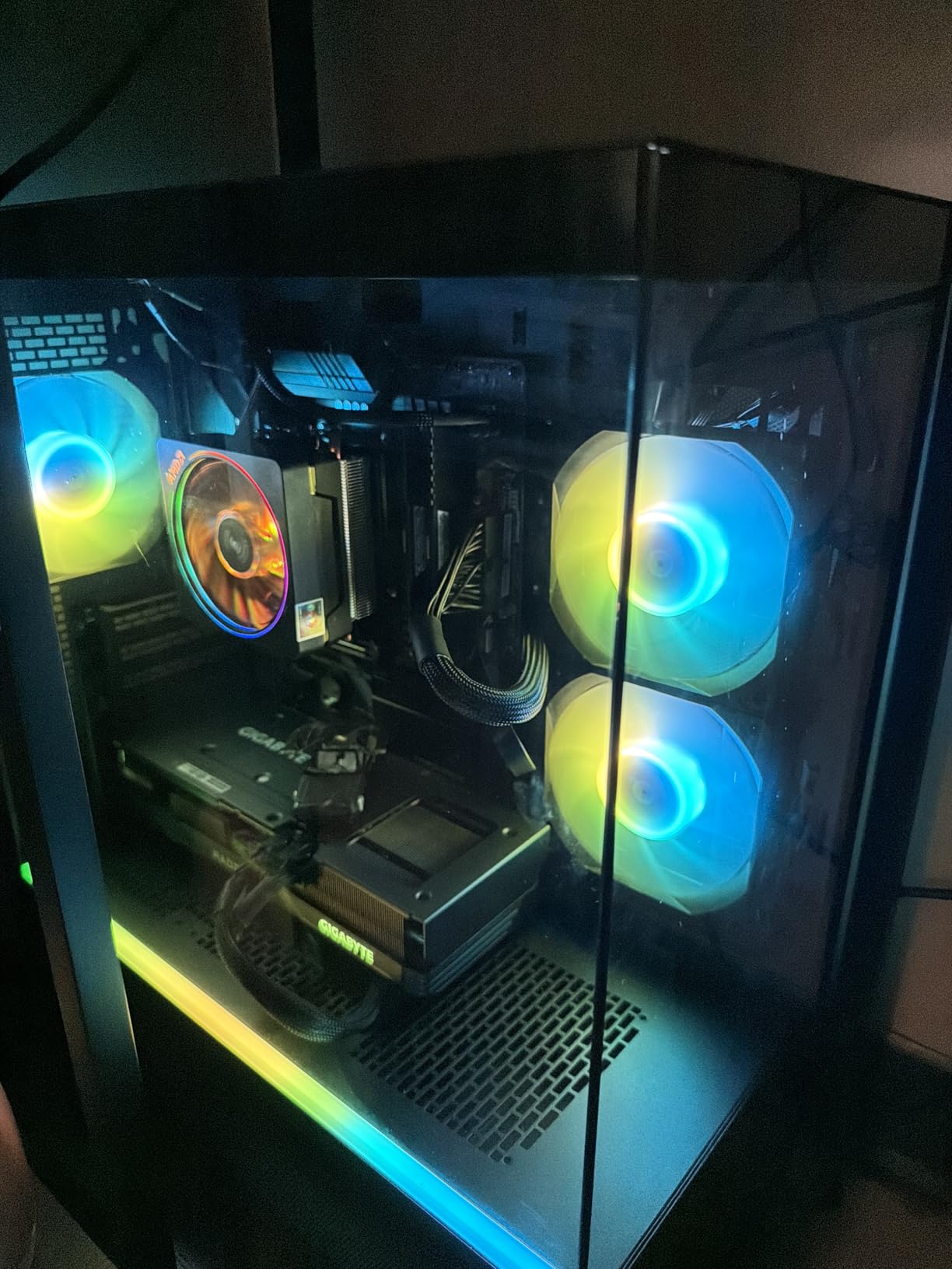 Phanteks XT View, Compact ATX Mid-Tower Gaming Chassis, Tempered Glass Front and Side Window, USB-C 3.2 Gen2, 3X M25-120 DRGB Fans Included(Black) customer photo 1