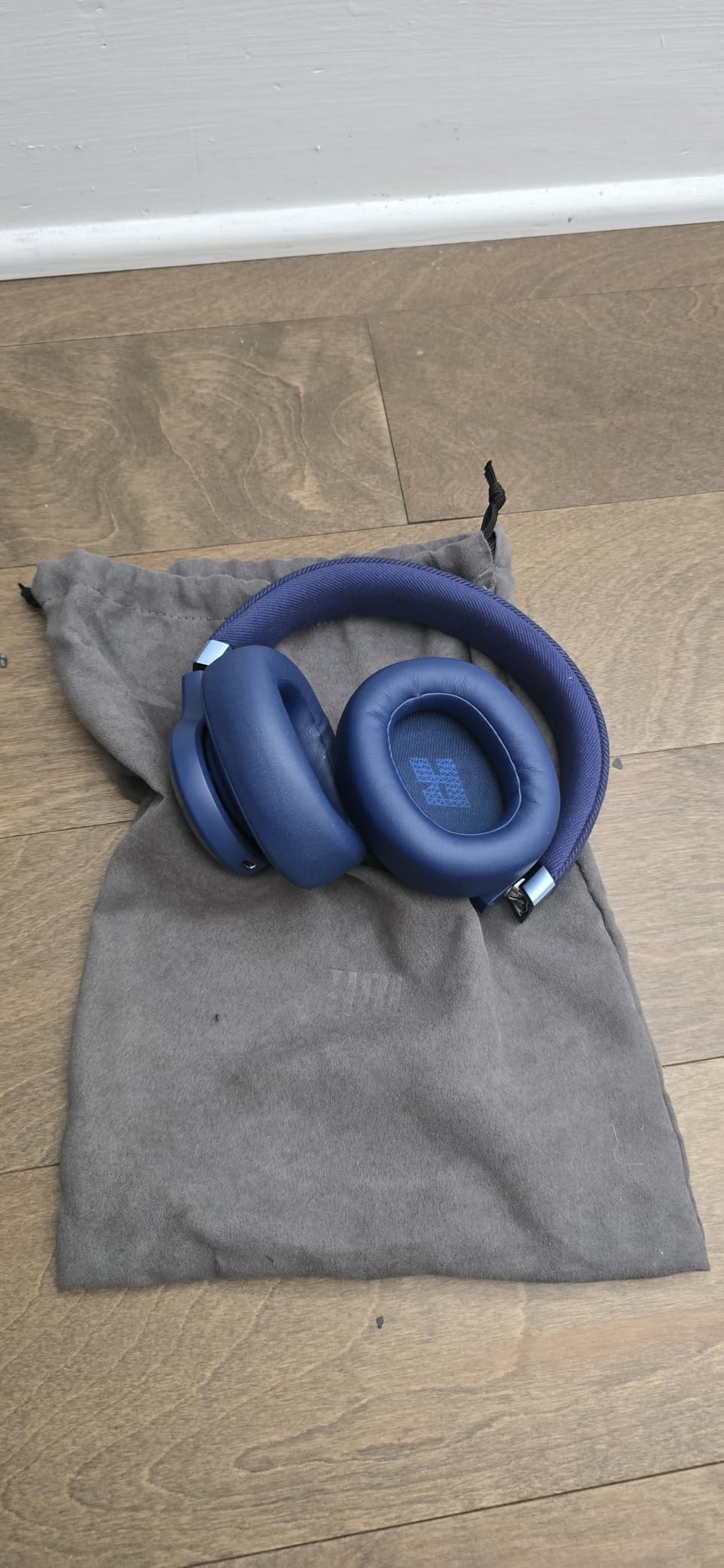 JBL Live 770NC - Wireless Over-Ear Headphones with True Adaptive Noise Cancelling, Up to 65 Hours of Battery Life, Comfort-fit Fabric Headband, Black customer photo 1