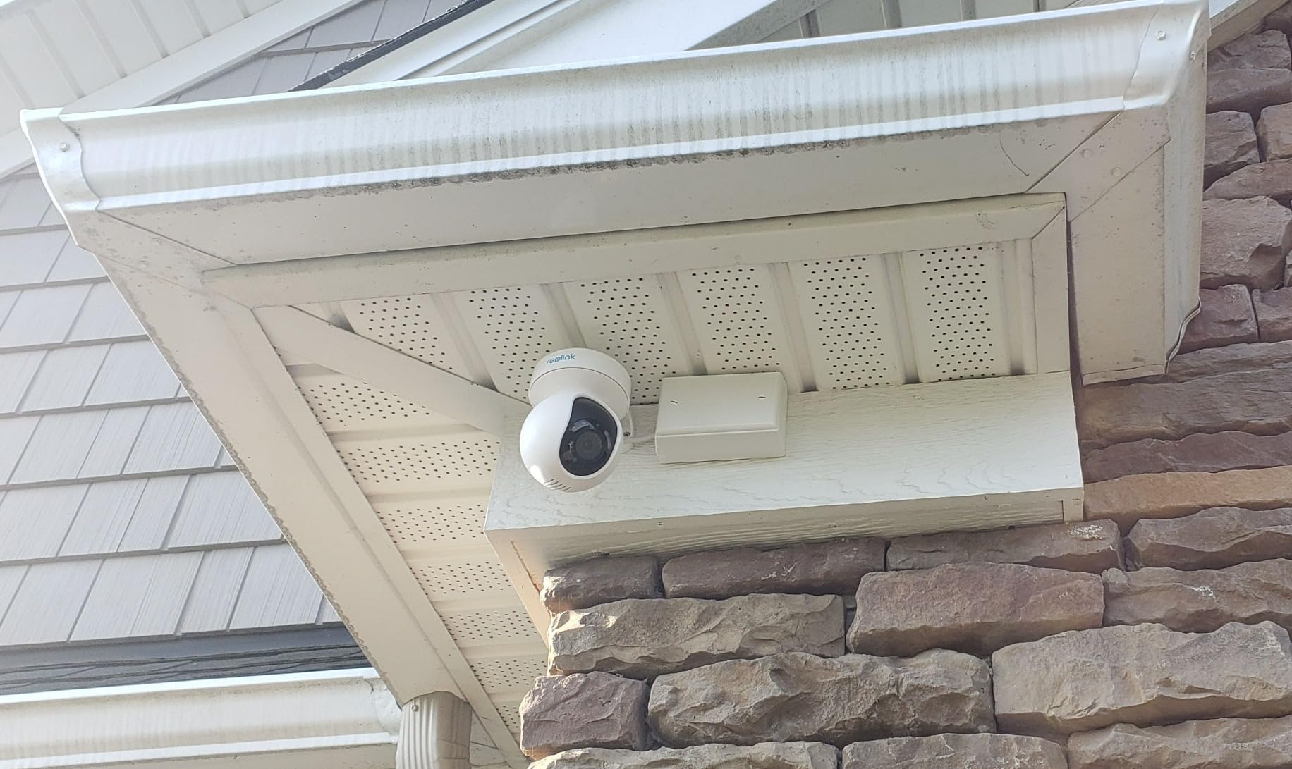 REOLINK 4K PoE Security Outdoor IP Camera with 355 Pan & 50 Tilt, Color Night Vision for Home Surveillance, Auto Tracking, Smart Detection, Two-Way Talk, 24/7 Recording, E1 Outdoor SE PoE customer photo 2