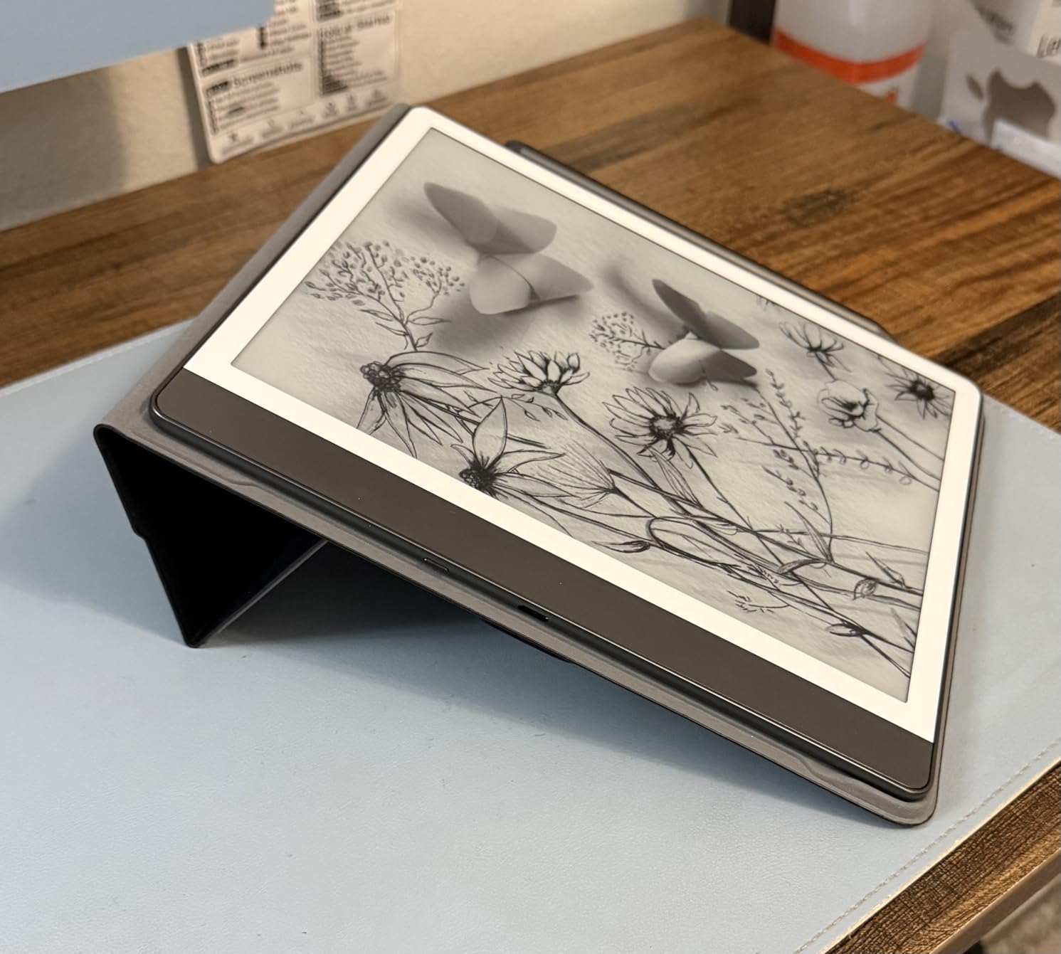 Amazon Kindle Scribe (32GB) - Your notes, documents and books, all in one place. With built-in AI notebook summarization. Includes Premium Pen customer photo 1