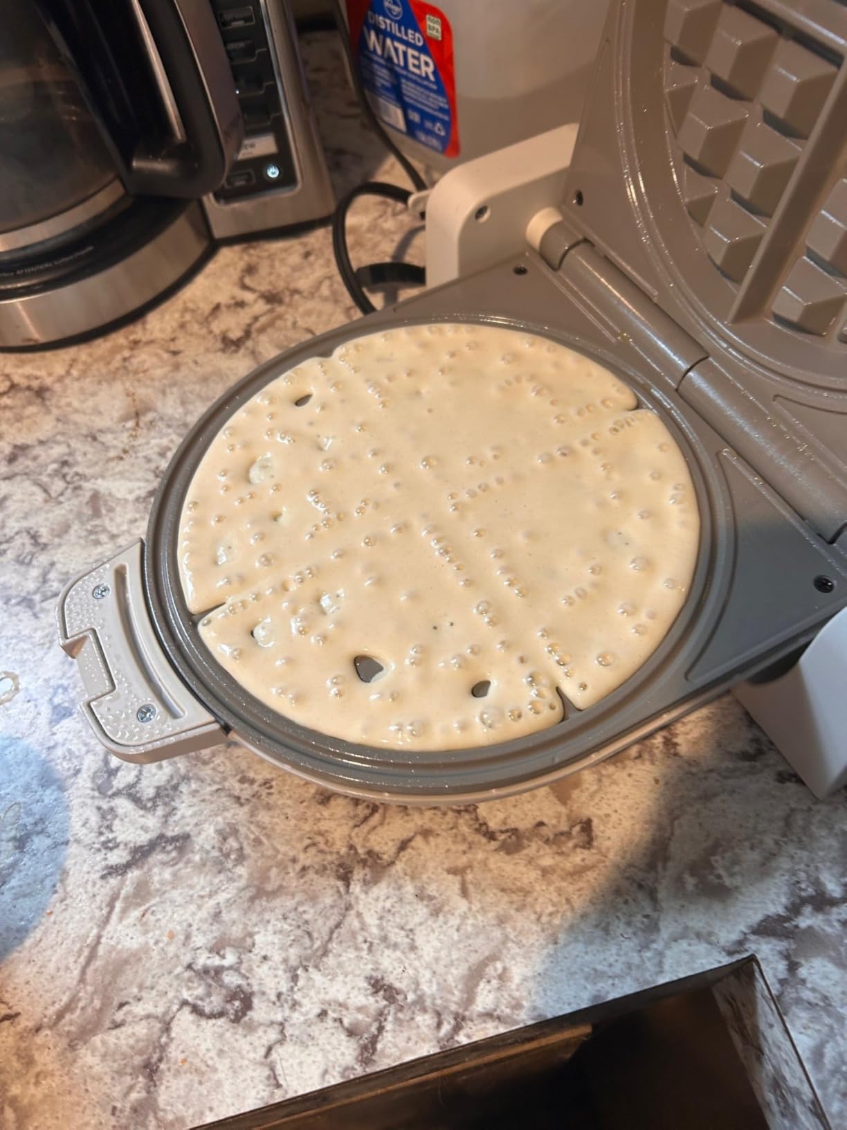 BELLA Flip-n-Store Waffle Maker, EverGood Ceramic Nonstick Coating, Fits-anywhere Kitchenware, Power Indicator Light & Touch Handle, 7