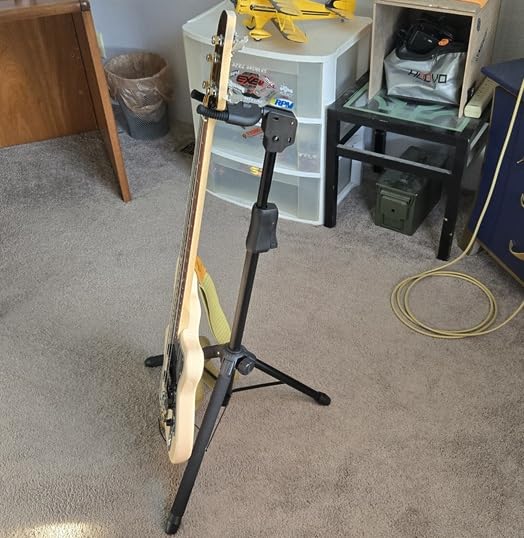 GUITTO Triple Guitar Stand - Heavy Duty 3 Guitar Stand for Acoustic/Electric/Bass/Banjos, Auto-Lock Folding Design, Non-Slip Base & Anti-Rust - Portable for Stage/Travel/Studio GGS-06T customer photo 2