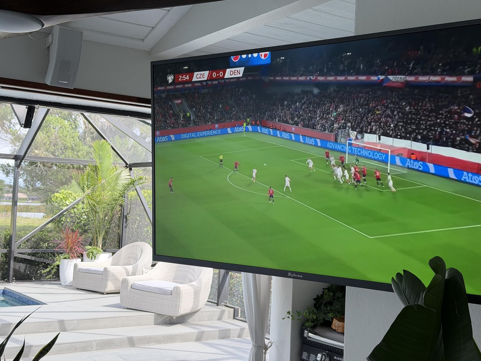 SYLVOX Outdoor TV, 75 inch Waterproof Smart TV, 4K, HDR 10, Weatherproof, 1000nits, Voice Assistant Remote, for Partial Sun Area (Deck Pro 2.0, Latest Model) customer photo 1