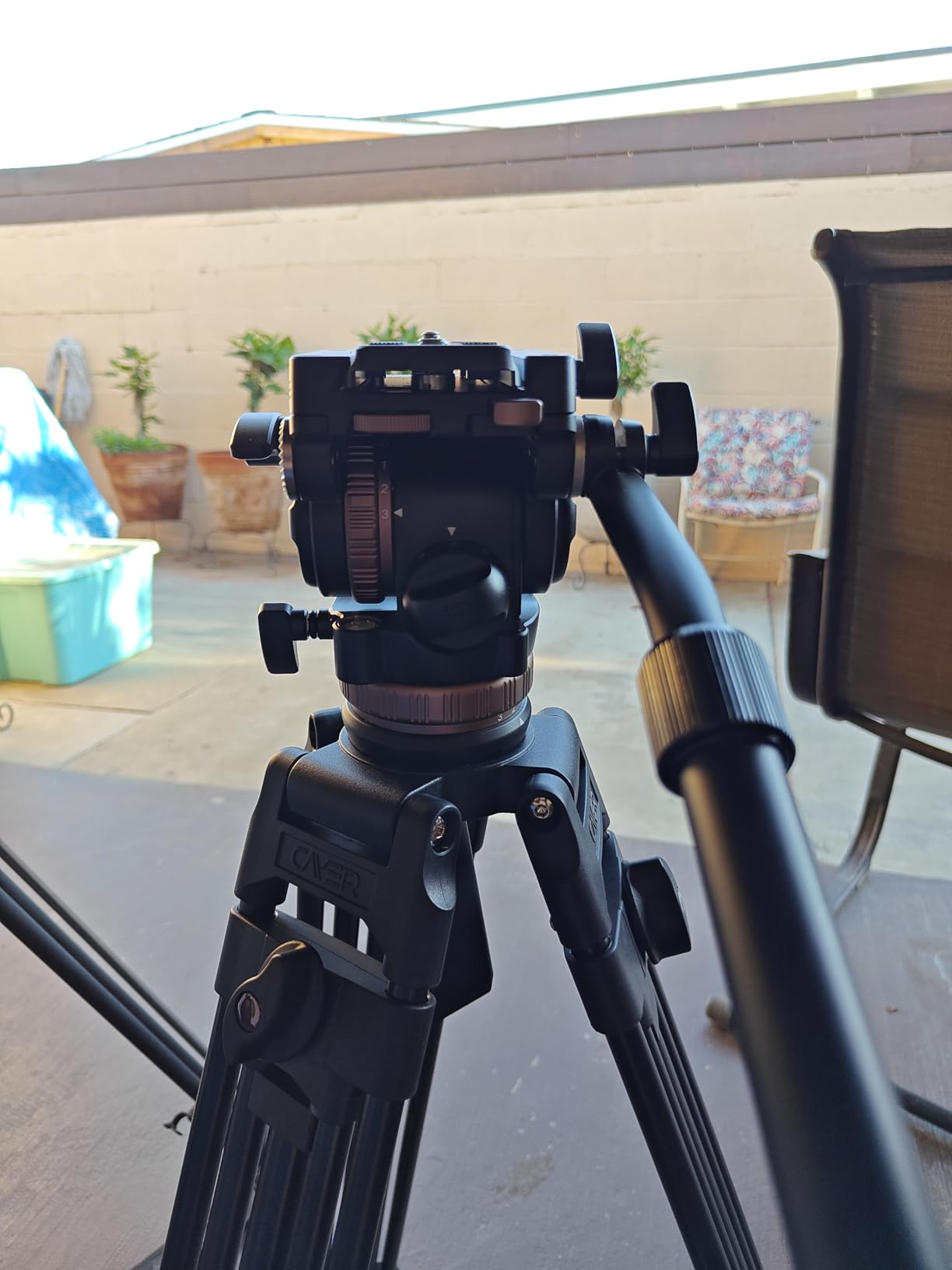 NEEWER Heavy Duty Video Tripod Fluid Head with Stepless Adjustable Pan/Tilt Damping, Quick Release Plate, Compatible with DJI RS Gimbals, Max Load 22lb, GM006 customer photo 1