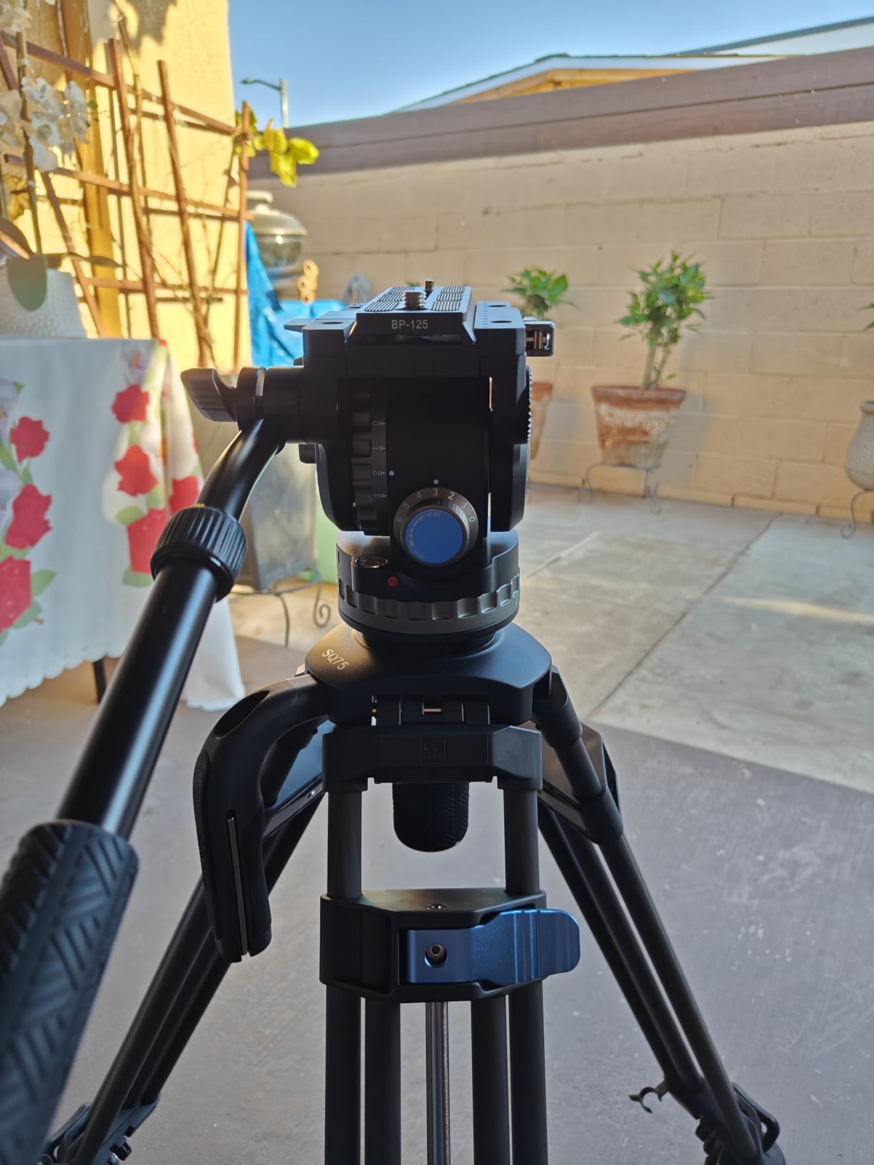 NEEWER Heavy Duty Video Tripod Fluid Head with Stepless Adjustable Pan/Tilt Damping, Quick Release Plate, Compatible with DJI RS Gimbals, Max Load 22lb, GM006 customer photo 2