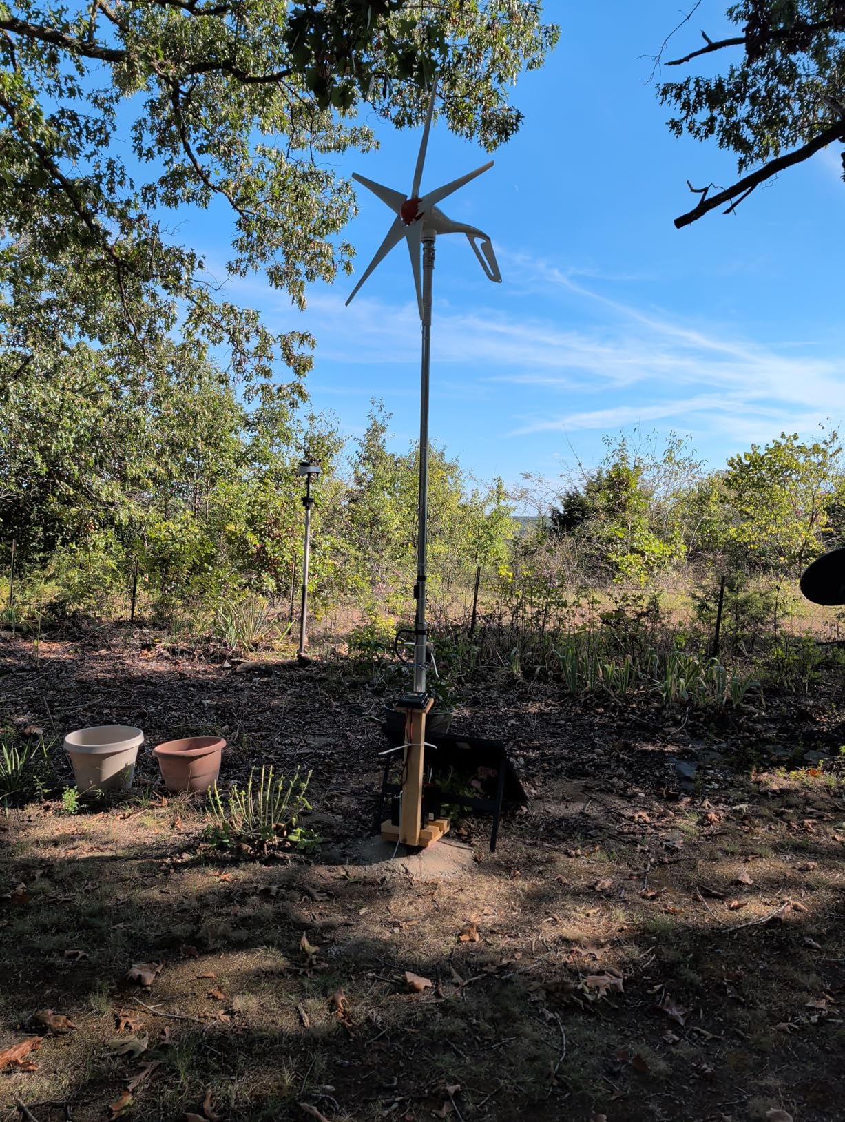VEVOR 500W Wind Turbine Generator, 12V Wind Turbine Kit, 5-Blade Wind Power Generator with MPPT Controller, Adjustable Windward Direction & 2.5m/s Start Wind Speed, Suitable for Home, Farm, RVs, Boats customer photo 1