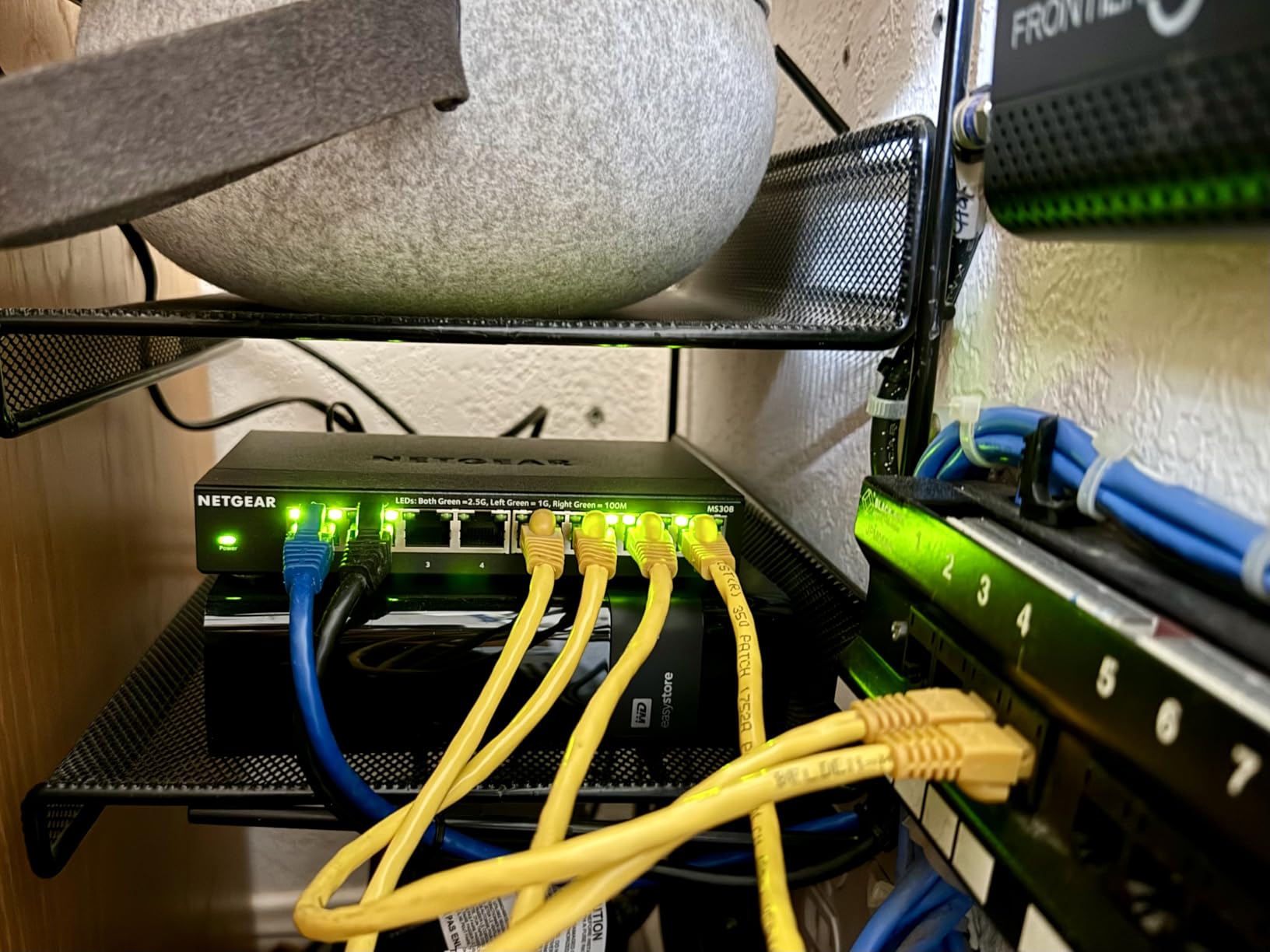 NETGEAR 8-Port 2.5G Multi-Gigabit Ethernet Unmanaged Network Switch (MS308) - with 8 x 2.5Gbps Ports, Desktop or Wall Mount, Metal Case customer photo 1