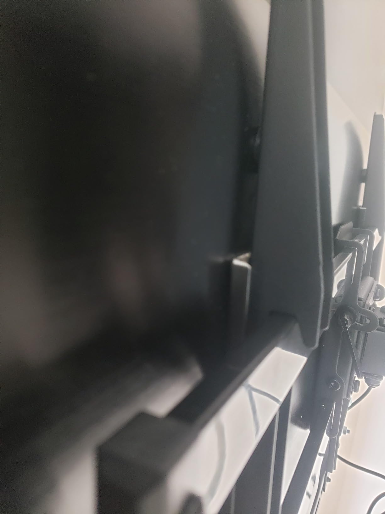USX MOUNT Soundbar Mount for Samsung, Sony, LG, Vizio, Bose, Onn & More Sound Bar Mounts-Universal Soundbar Mounting Bracket Under TV, Floating Speaker Wall Mount 1 Pair Soundbar Shelf customer photo 1