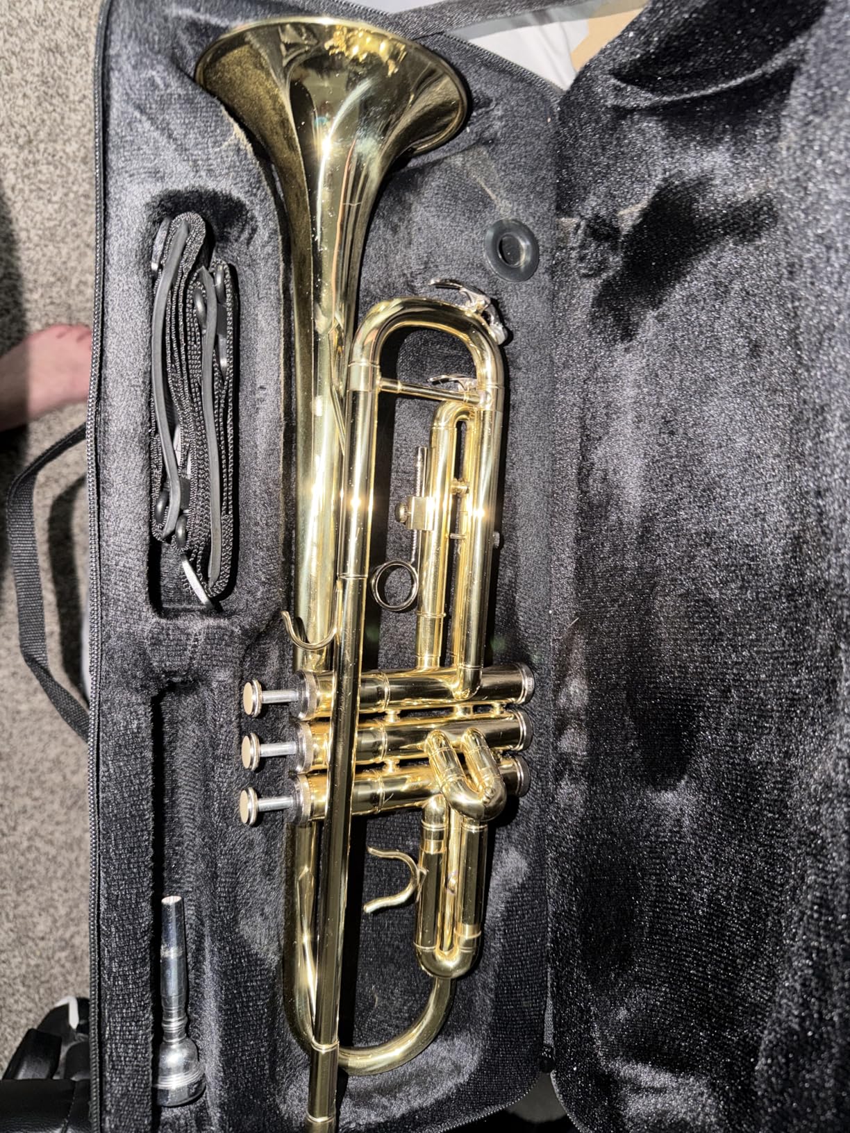 Yinfente Bb Standard Trumpet Set for Beginner or Advance Student, Brass Student Trumpet Instrument With Hard Case, 7C Mouthpiece, Cleaning Kit, White Gloves Gold customer photo 2