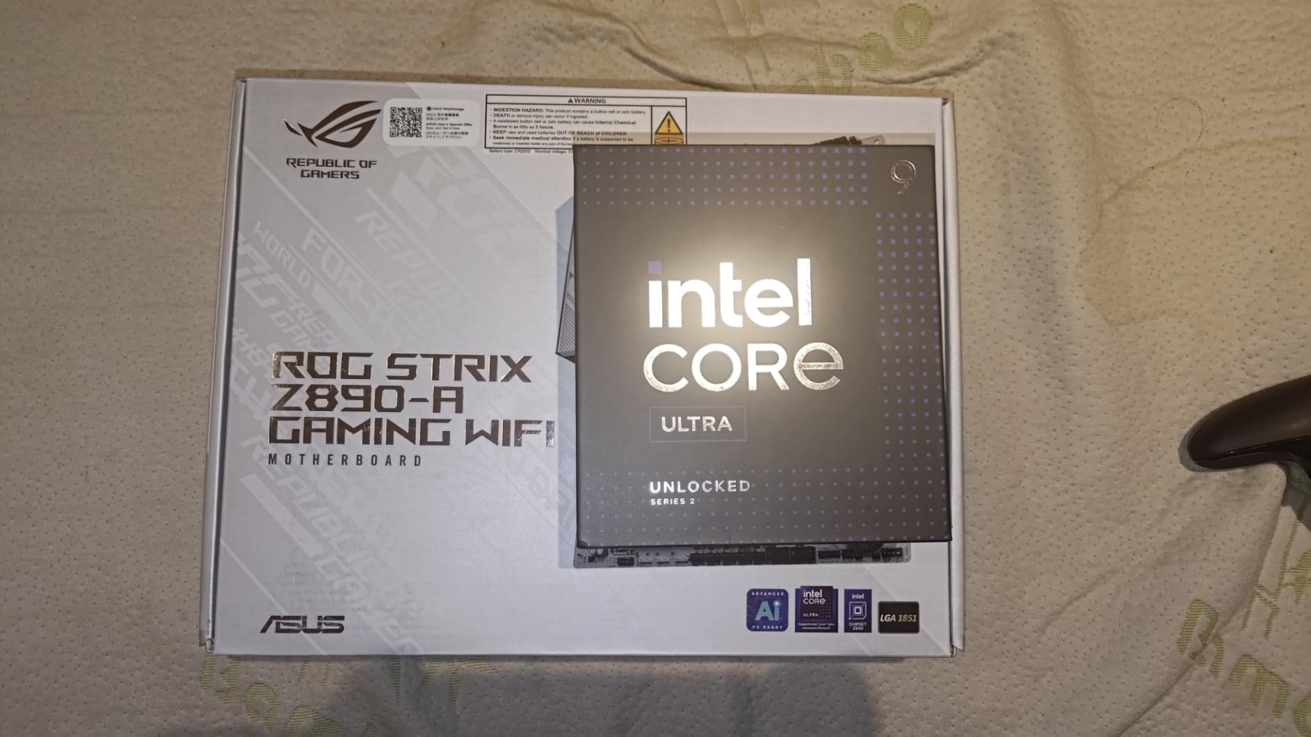 Core Ultra 9 Desktop Processor 285K - 24 cores (8 P-cores + 16 E-cores) and 24 threads - Up to 5.7 GHz unlocked - 40 MB Cache customer photo 1