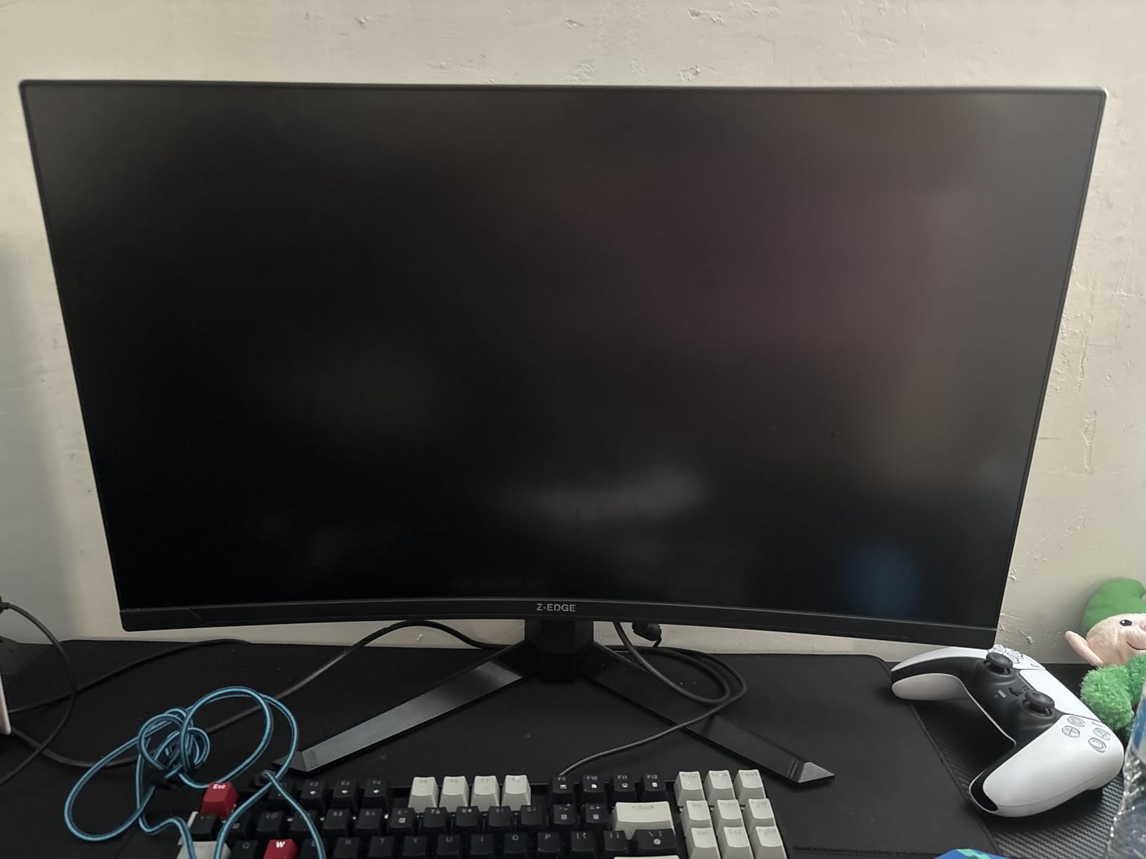 Z-Edge 27 inch Curved Gaming Monitor, FHD 1080P 300Hz 280Hz 240Hz Curved Monitor 1500R Computer Monitor, MPRT 1ms Monitor, FreeSync, Low Blue Light, 16.7M Colors, UG27S 2X DP and 2X HDMI customer photo 1