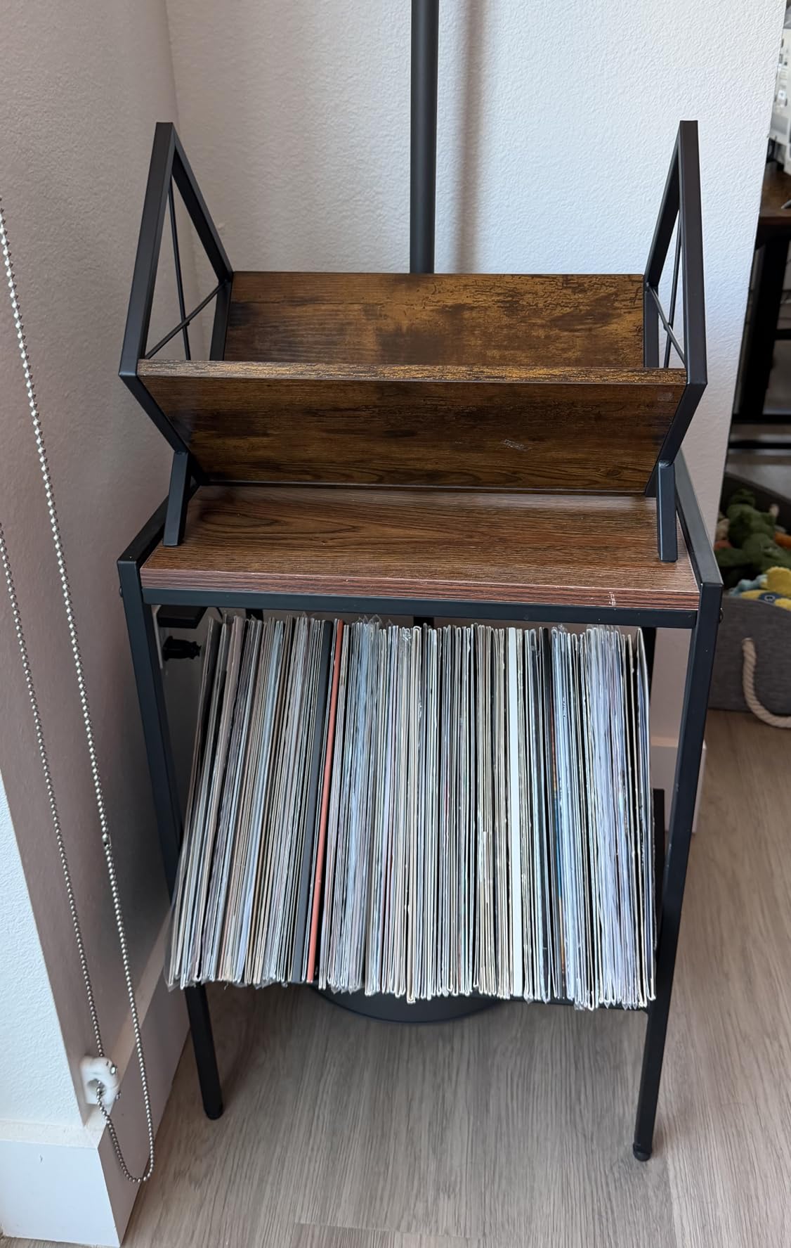 YINMIT Vinyl Record Holder, 80-100 LP Vinyl Record Storage Rack, Quick Assembly Vinyl Record Display, Retro Style Organizer for Magazine, Book, Files, Albums (Rustic Brown, 1 Tier) customer photo 2