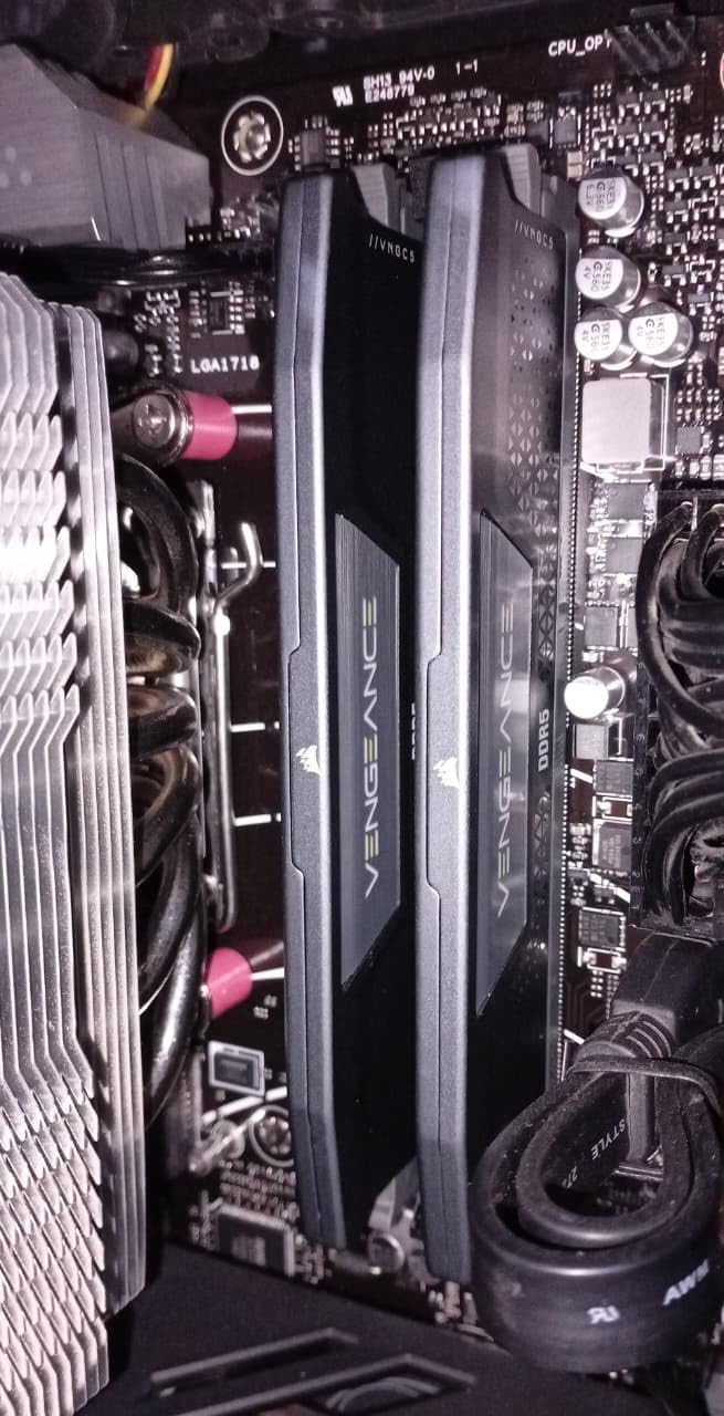CORSAIR Vengeance DDR5 RAM 32GB (2x16GB) 6400MHz CL36-48-48-104 1.35V AMD Expo Intel XMP 3.0 Desktop Computer Memory - Gray customer photo 1