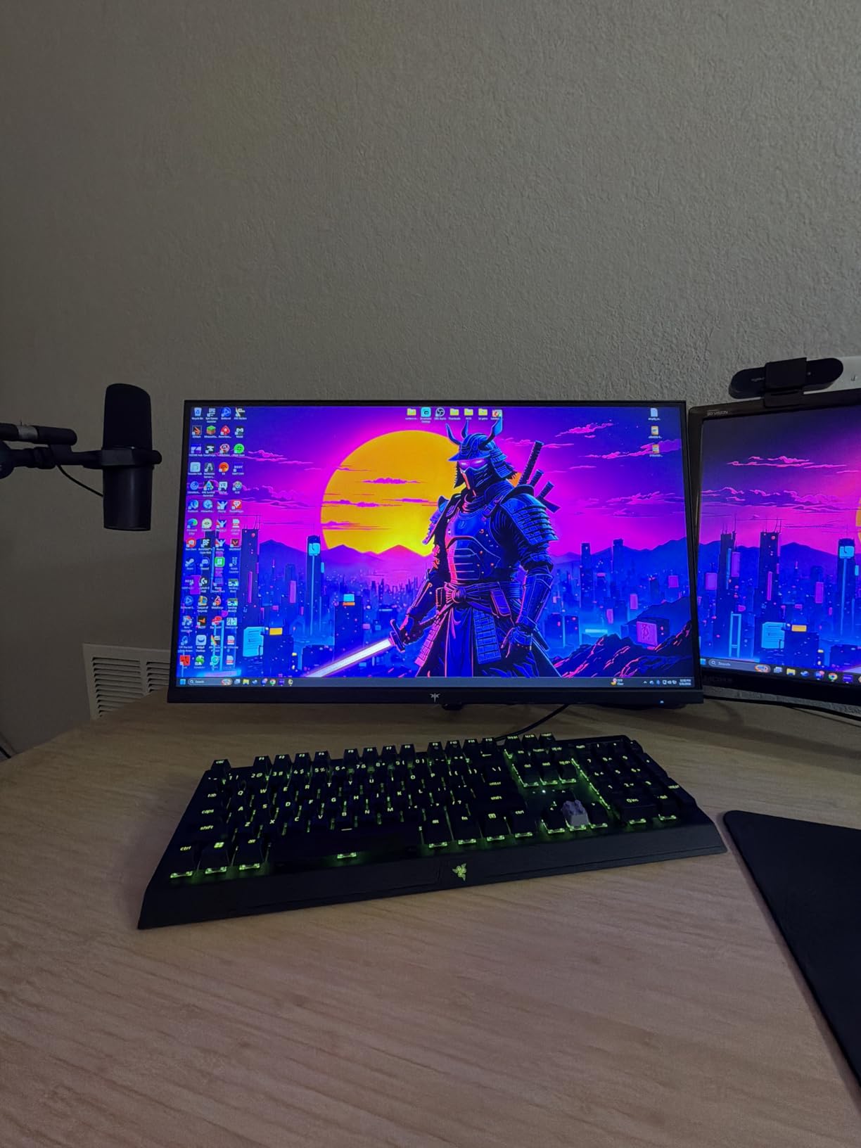 KTC Gaming Monitor 27 inch 180hz 1ms | Fast IPS Screen 1080p Monitor|2 x HDMI 2.0 &1 x Display Port 1.4 | Support Freesync and Wall Mount | 108% sRGB with HDR 10 customer photo 1