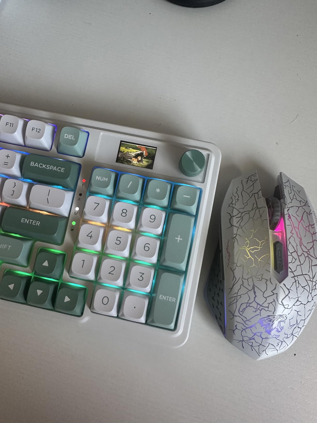 Redragon K719 Wireless Gasket Gaming Keyboard w/Hype Screen & Knob, 95 Keys Mechanical Keyboard, Easy-Control 1.14'' TFT Info Display, 5-Layer Noise Dampening, Custom Linear Switch, Jade Cloud Color customer photo 2