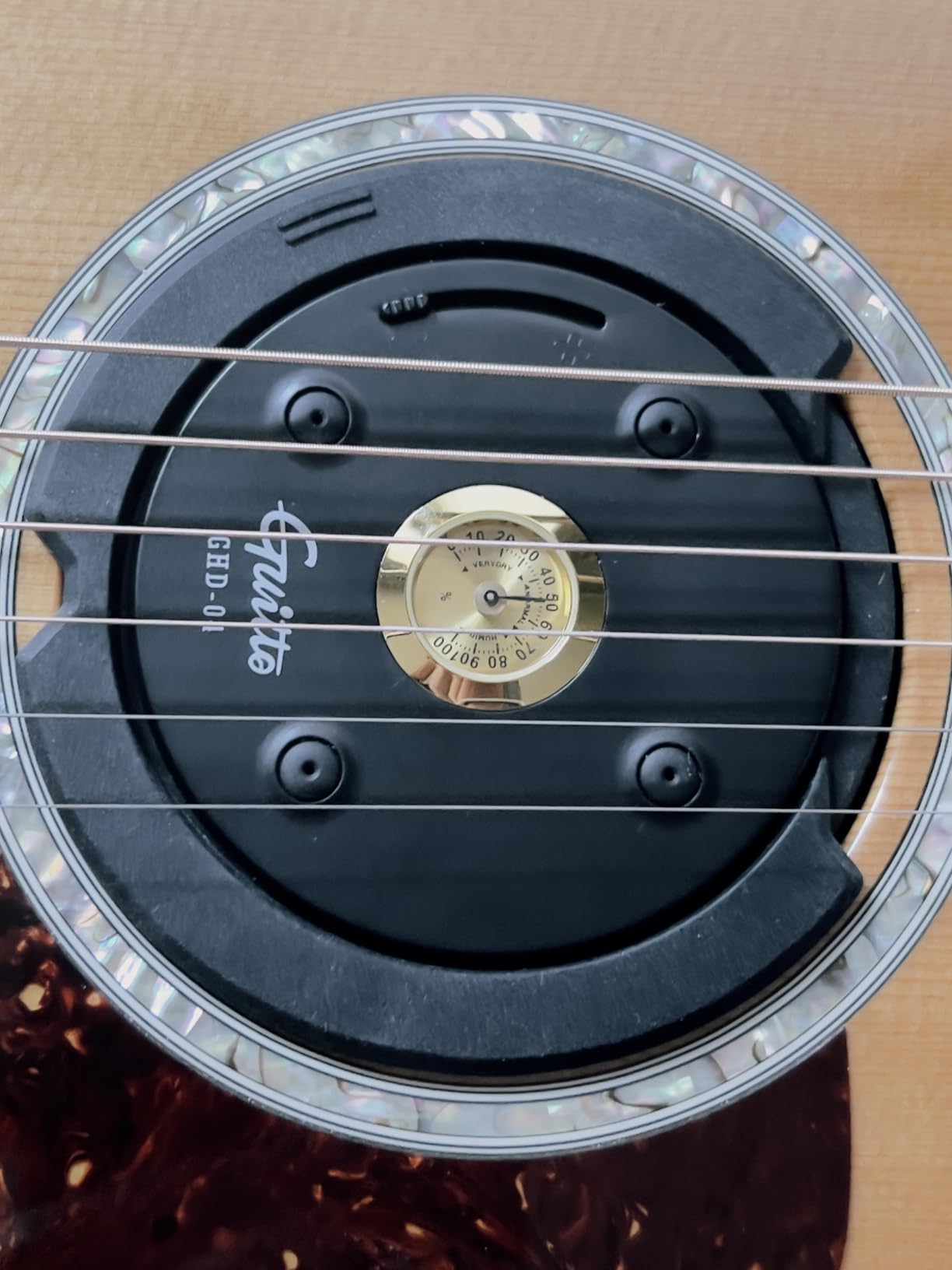 GUITTO Guitar Humidifier Acoustic Soundhole Cover, 2 in 1 Humidity, Suitable for Most Standard Sound Holes (4'' to 4.3'') GHD-04 customer photo 2