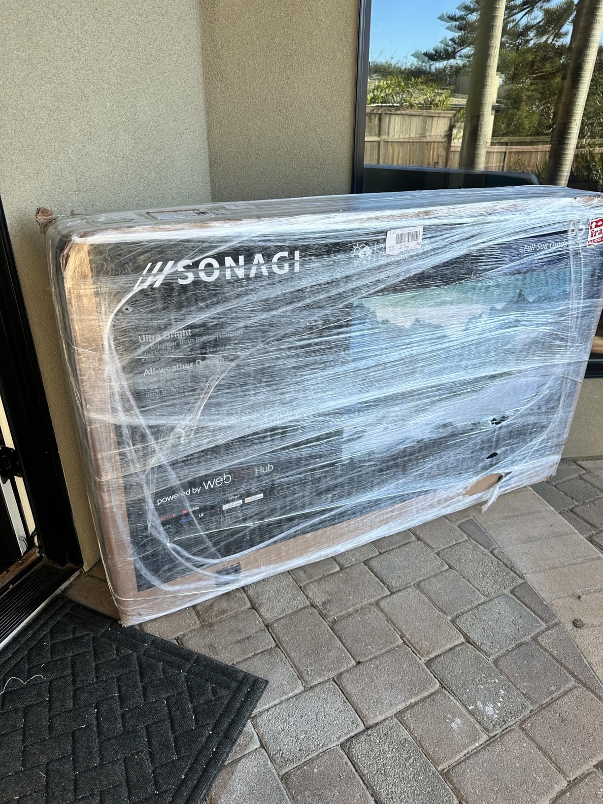 SONAGI Helios 55 inch Outdoor TV - Anti-Glare, IP65 Water/Dust Resistant Television with 1000-Nit Brightness for Direct Sun customer photo 1