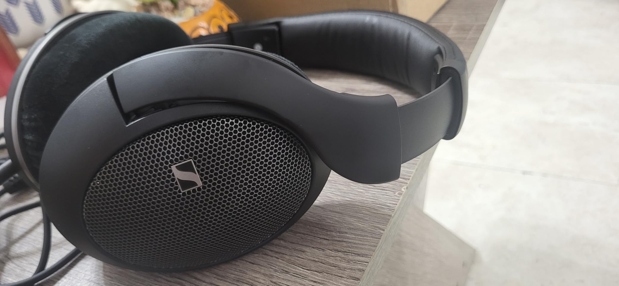 HD 550 Open-Back Audiophile Headphones - Lightweight Design, Best-in-Class Sound with Enhanced Bass and Treble, Gaming & Remote Work Ready, Compatible with 3.5mm and 6.35mm Audio Jacks customer photo 1