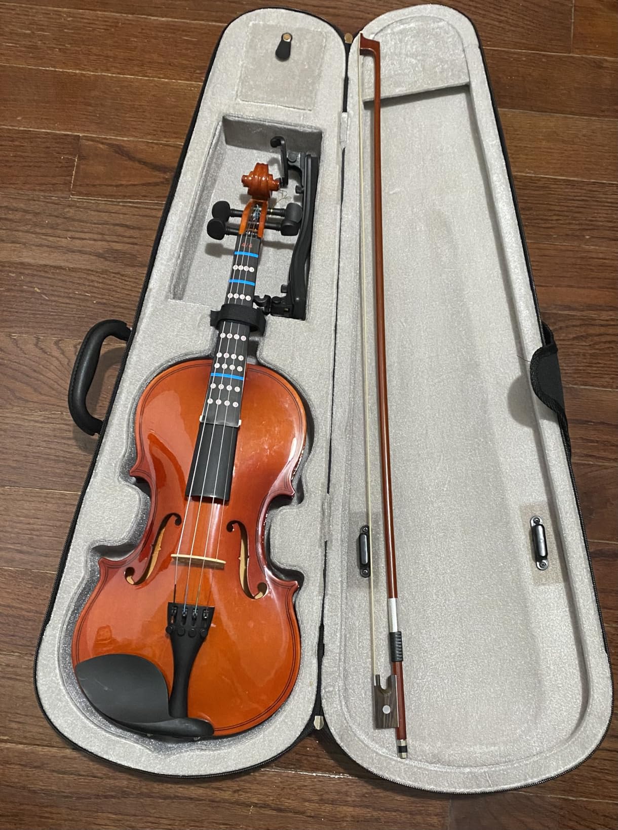 Poseidon Violin for Beginner, Full Size Violin Set for Student Spruce Acoustic Violin Fiddle with Case, Bow, Rosin, Horse Bridge, Extra 4/4 Strings Full Set, Shoulder Rest, Tuner - Christmas Red customer photo 1