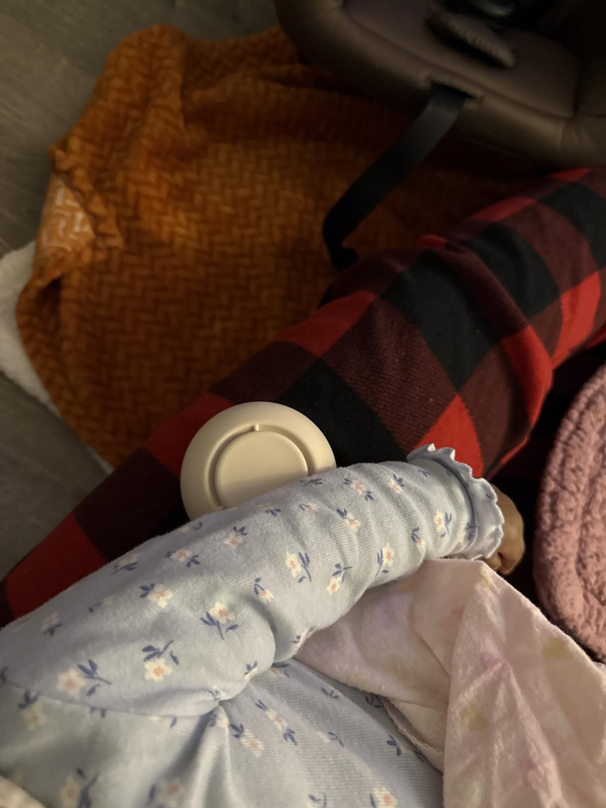Portable Baby Sound Machine [White Noise for Babies Kids Adults][Timer Function][12 Soothing Sounds][Sleep Soother] 15 Hours Battery Life customer photo 2
