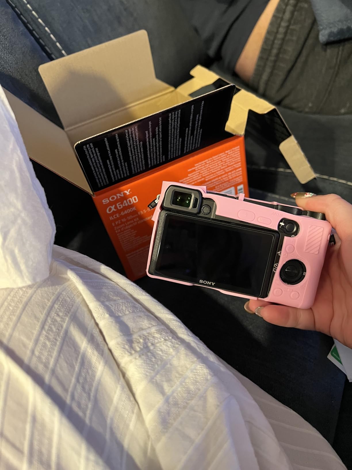 Sony Alpha a6400 Mirrorless Camera with E PZ 16-50mm f/3.5-5.6 OSS II Lens, Black customer photo 2