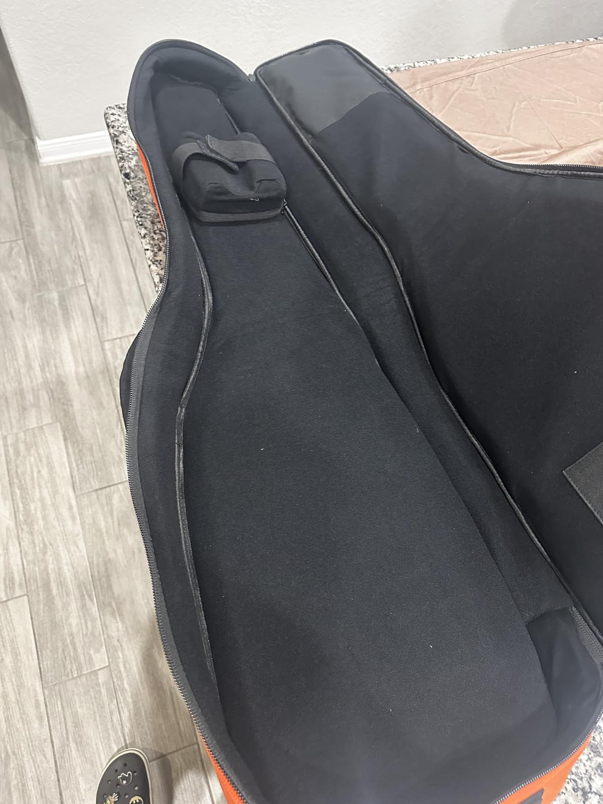 LETSROCK Electric Guitar Case with 0.7 Inch Thick Padding 3 Pockets with Electric Guitar Gig Bag, Adjustable Shoulder Strap customer photo 1