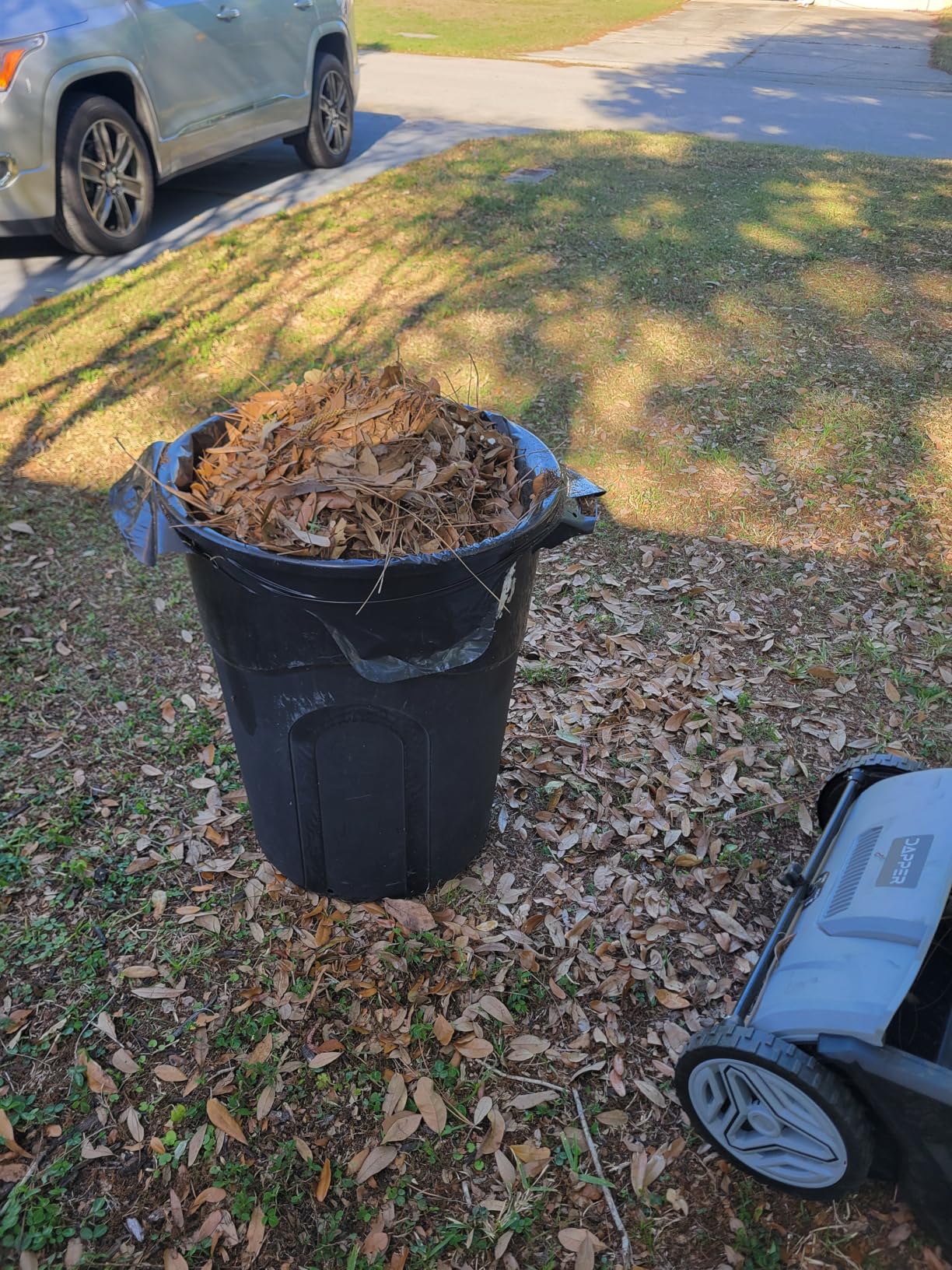 26-Inch Push Lawn Sweeper, Grass and Leaf Cleanup Collector with 7 cu. ft. Hopper Bag customer photo 1