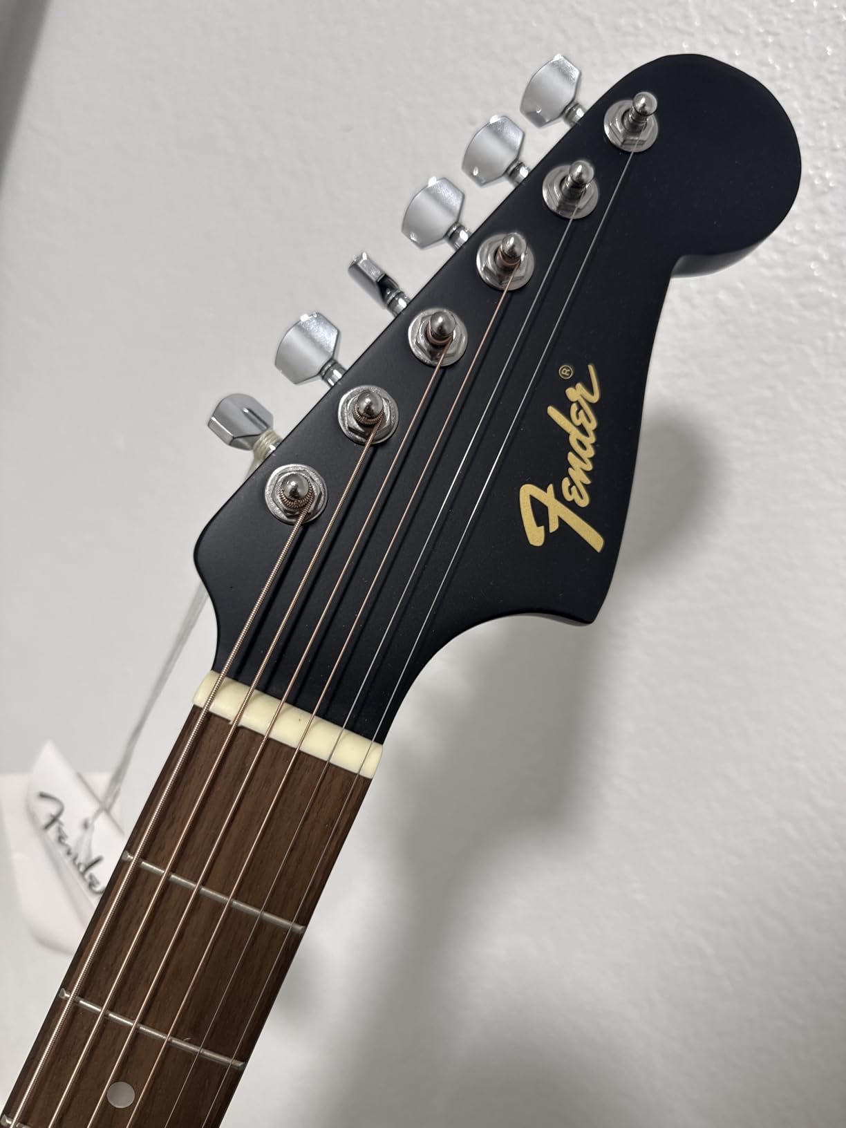 Fender California Debut Redondo CE Series Acoustic Guitar, Beginner Guitar, 2-Year Warranty, Includes Built-In Tuner, 2-Tone Sunburst customer photo 2