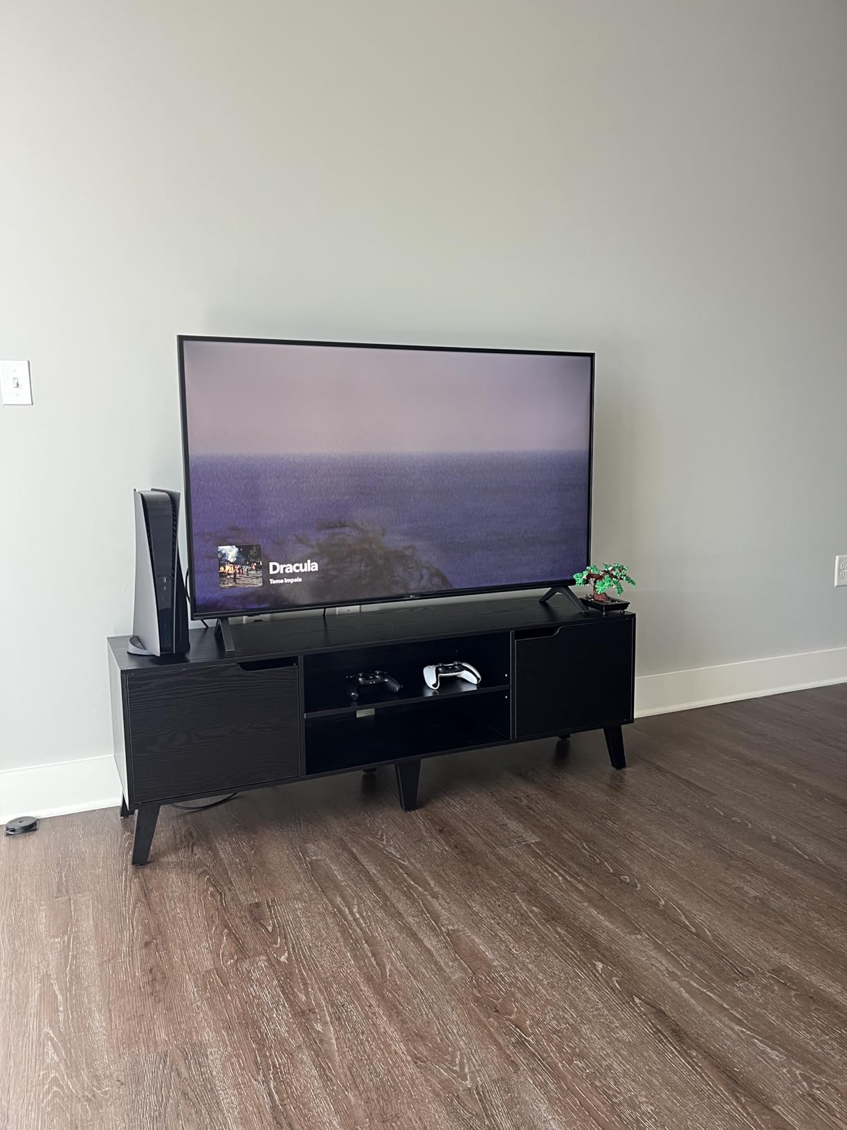 VASAGLE TV Stand for 65-Inch TVs, Entertainment Center with Adjustable Shelf, 58-Inch Long Media Console Table, Transitional Style, for Living Room, Bedroom, Honey Brown ULTV556K01 customer photo 1