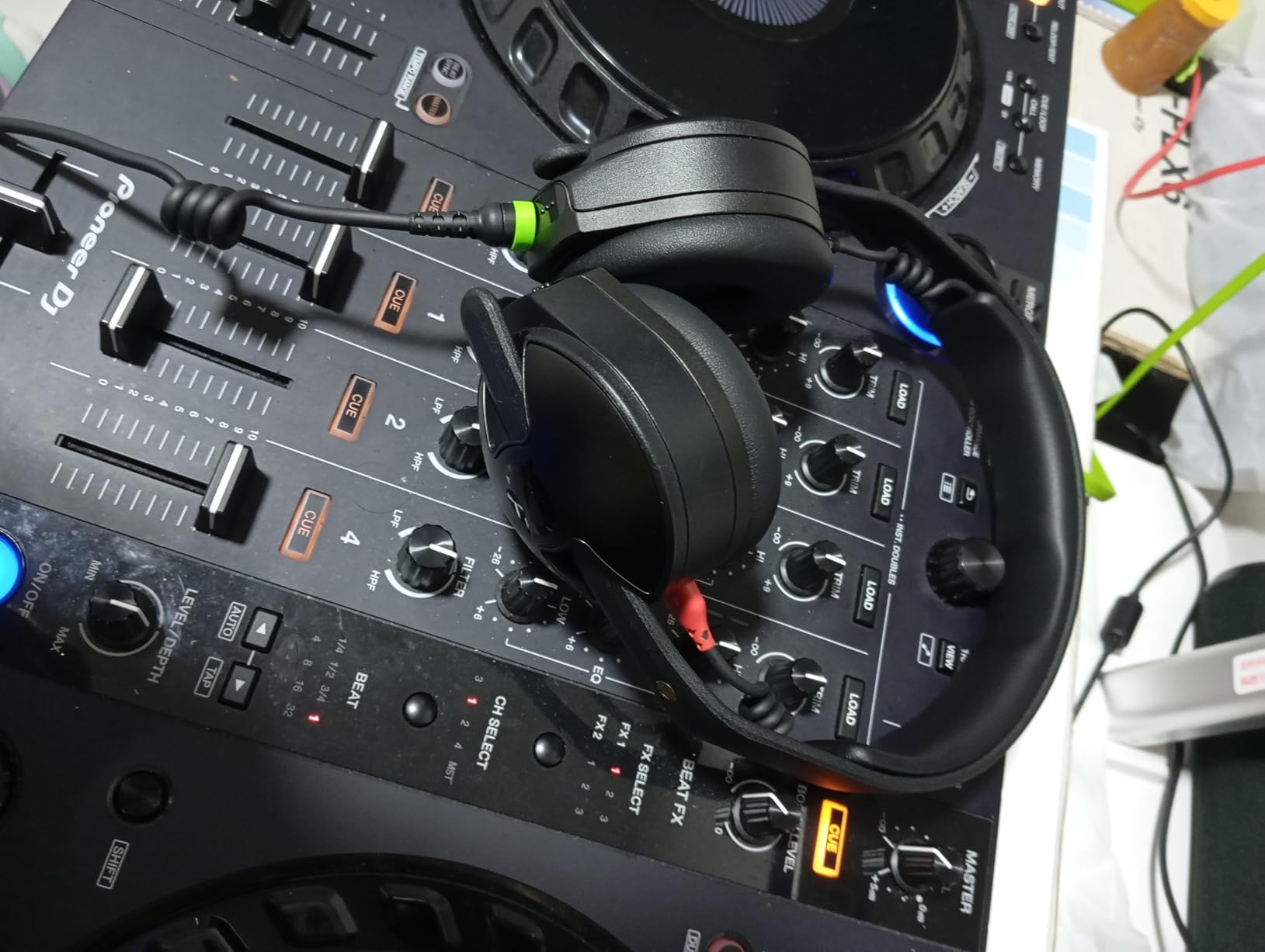 RØDE NTH-50 Professional On-Ear Wired DJ Headphones customer photo 2