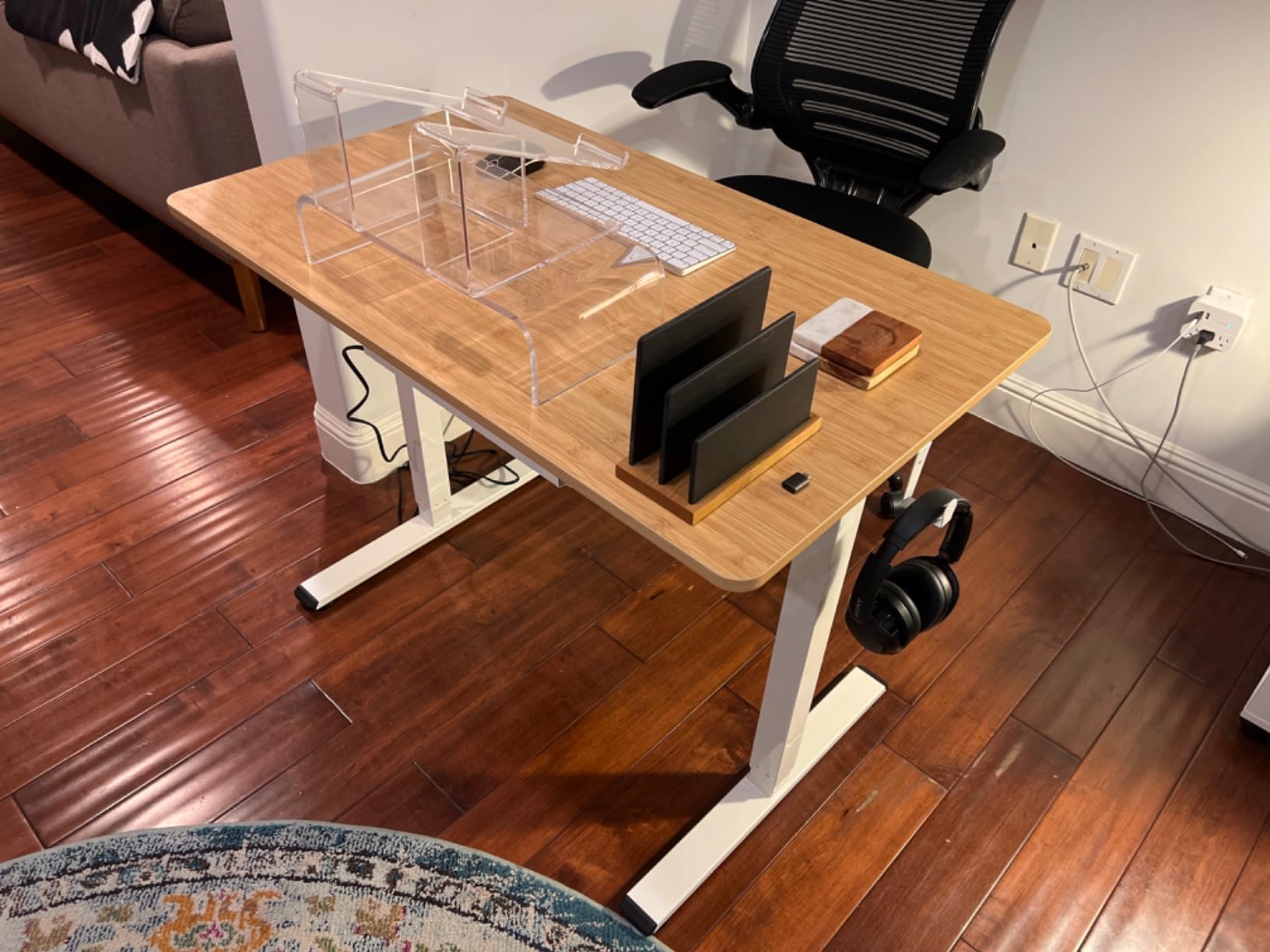 FLEXISPOT 63x28 Large Dual Motor Electric Standing Desk, Black - 198 LBS Heavy-Duty Capacity, Ideal for Home Office, Creative Studio, or Multi-Monitor Setup customer photo 1