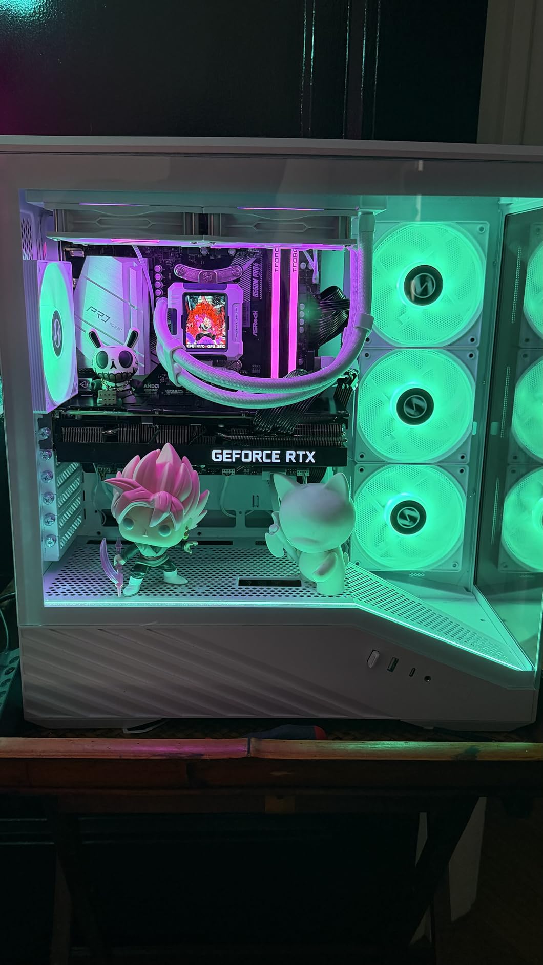 Lian Li V100 ATX Mid-Tower PC Case, 4 x 120mm ARGB PWM Fans Pre-Installed, LED RGB Strip, Display Platform with Tempered Glass, Support 420mm GPUs, 360mm Radiator - White customer photo 2