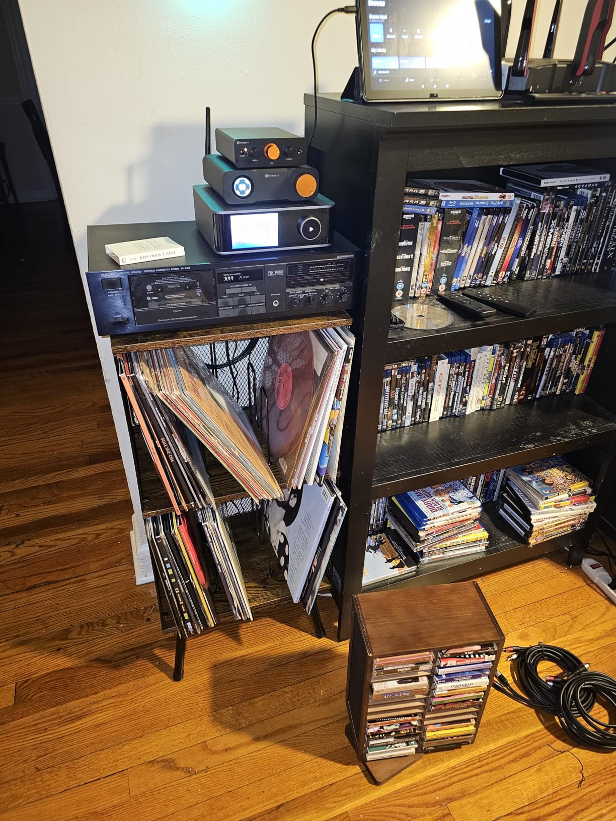X-cosrack 3-Tier Record Player Stand, Turntable Stand with Storage up to 200 Albums, Corner Vinyl Record Holder with Adjustable Divider customer photo 1