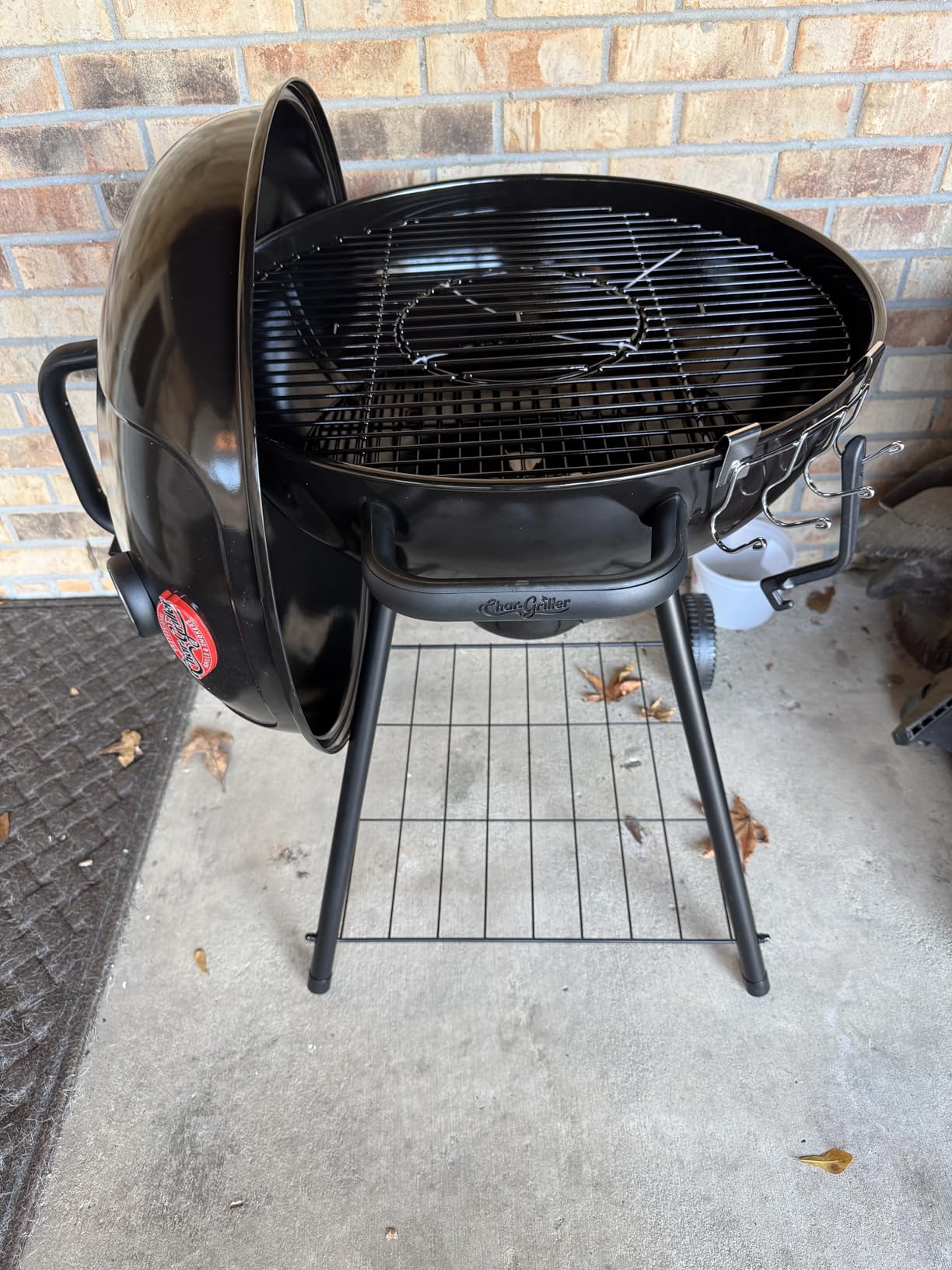 Char-Griller CG30040725 22-inch Kettle Charcoal Grill and Smoker - Steel, Black - 363 sq. in. Cooking Area customer photo 2