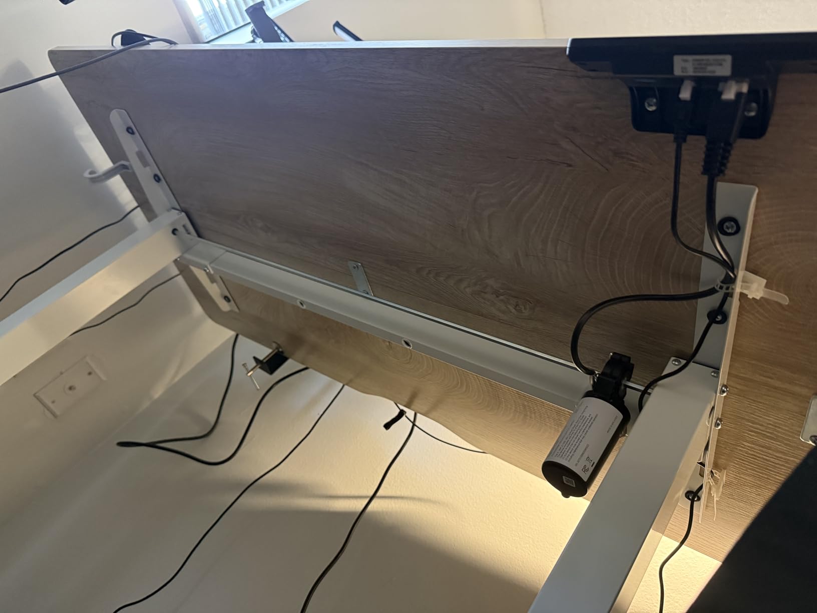 FEZIBO Standing Desk, 48 × 24 Inches Electric Height Adjustable, Sit and Stand Up, Computer Office Desk with Splice Board, White Frame/Maple TOP customer photo 1