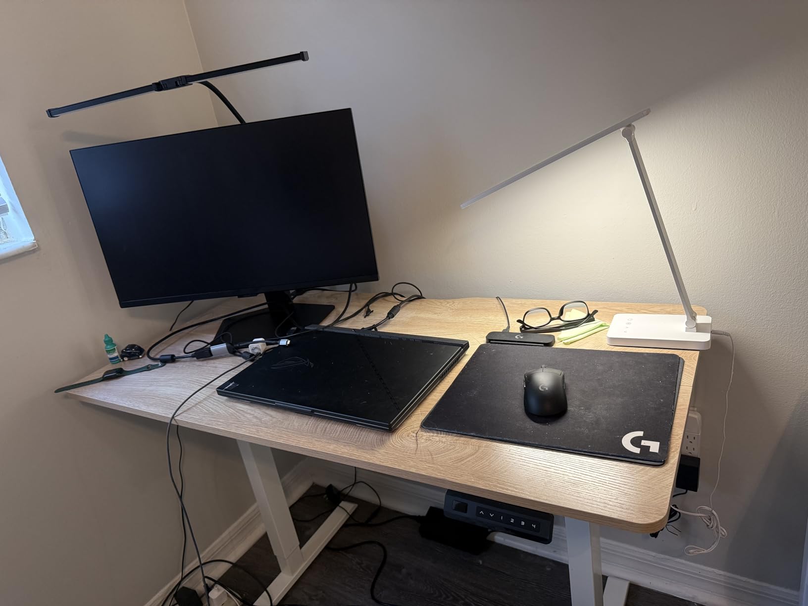 FEZIBO Standing Desk, 48 × 24 Inches Electric Height Adjustable, Sit and Stand Up, Computer Office Desk with Splice Board, White Frame/Maple TOP customer photo 2